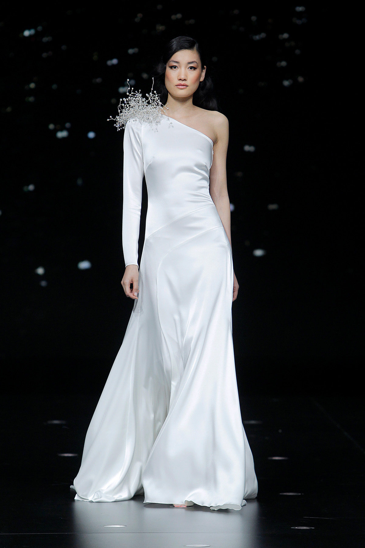 13 SUNDROP Pronovias Fashion Show 2019 - Pronovias 2020 Collection, 'Beyond The Stars': Images + Video from the Barcelona Fashion Show 13 SUNDROP Pronovias Fashion Show 2019