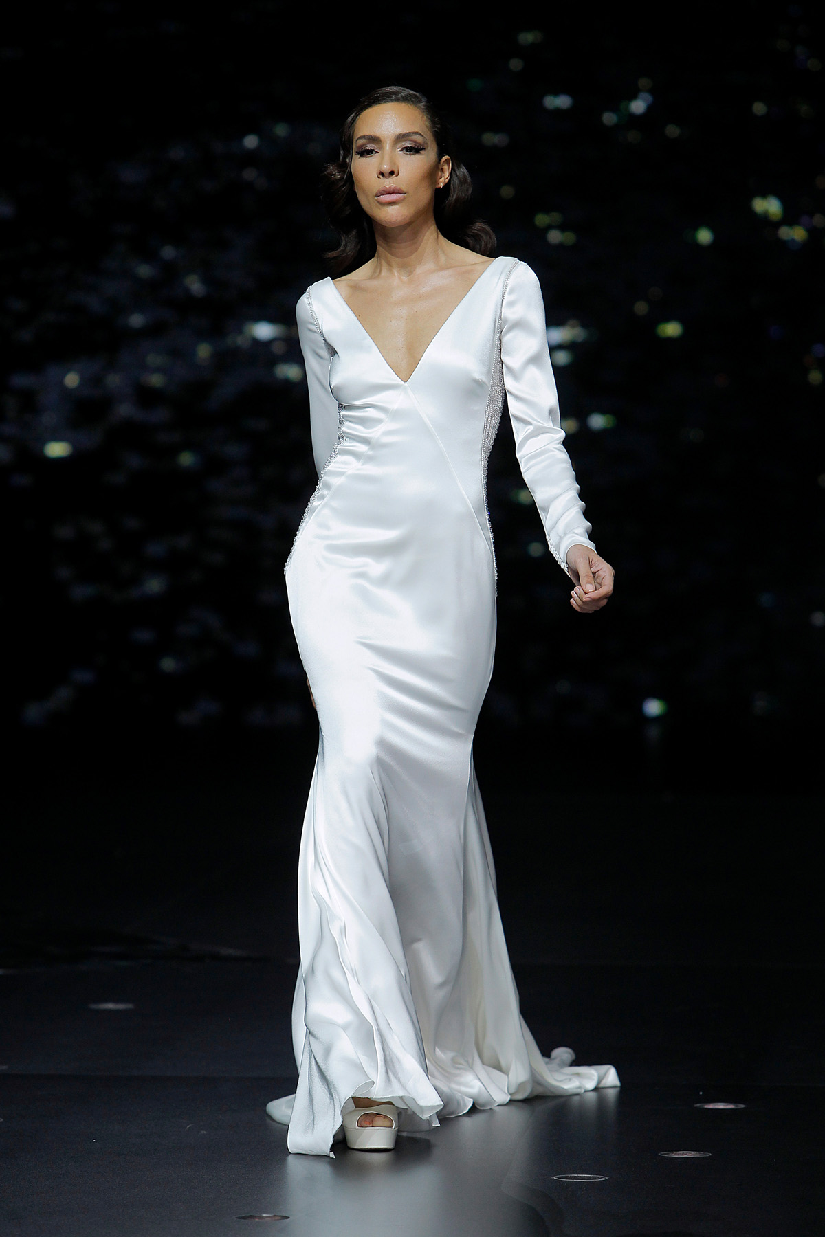 14 ECLIPSE Pronovias Fashion Show 2019 - Pronovias 2020 Collection, 'Beyond The Stars': Images + Video from the Barcelona Fashion Show 14 ECLIPSE Pronovias Fashion Show 2019
