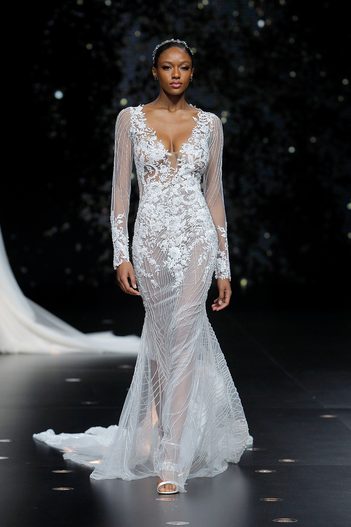 30 SOLARIS Pronovias Fashion Show 2019 - Pronovias 2020 Collection, 'Beyond The Stars': Images + Video from the Barcelona Fashion Show 30 SOLARIS Pronovias Fashion Show 2019