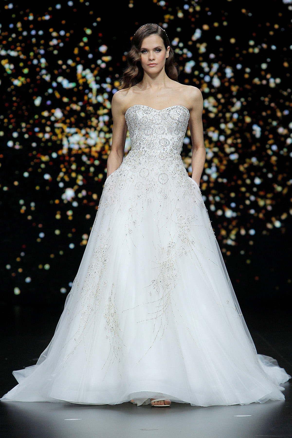 34 STARSHINE Pronovias Fashion Show 2019 - Pronovias 2020 Collection, 'Beyond The Stars': Images + Video from the Barcelona Fashion Show 34 STARSHINE Pronovias Fashion Show 2019