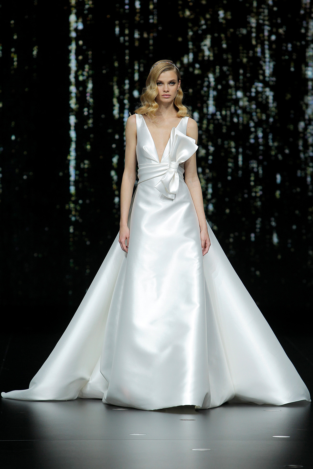 38 STELLAR Pronovias Fashion Show 2019 - Pronovias 2020 Collection, 'Beyond The Stars': Images + Video from the Barcelona Fashion Show 38 STELLAR Pronovias Fashion Show 2019