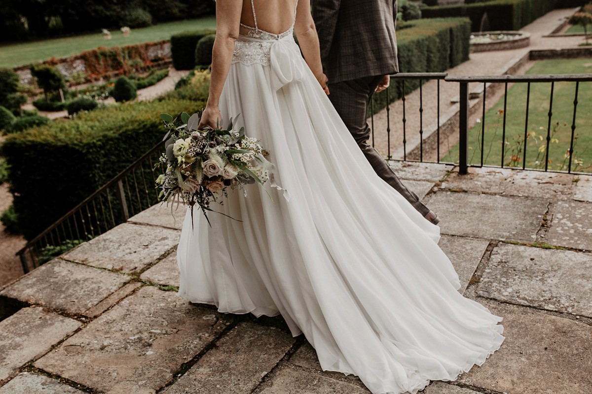 59 Rustic outdoor wedding elegant backless dress