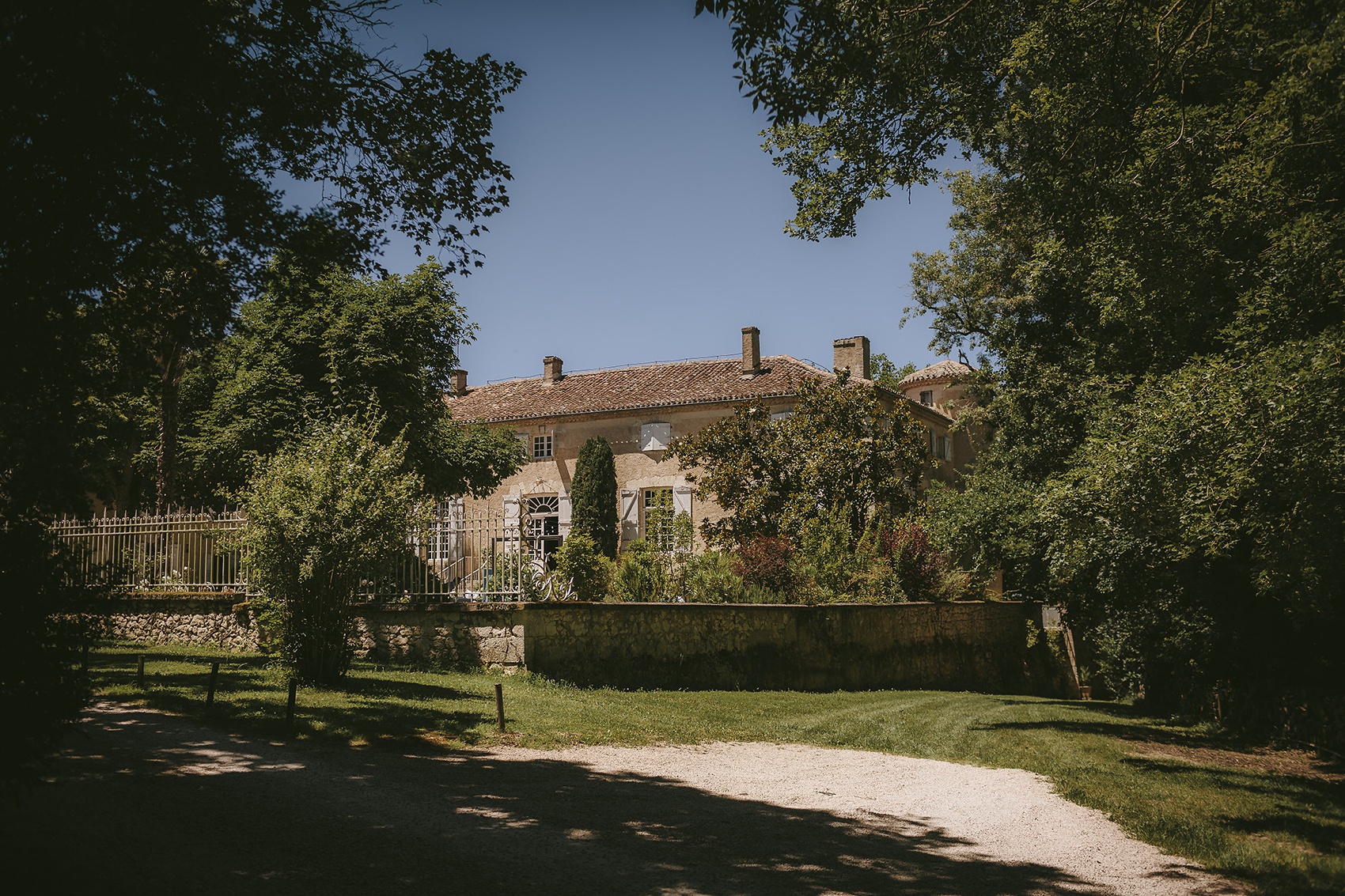 1 Pool party wedding France Chateau de Lartigolle