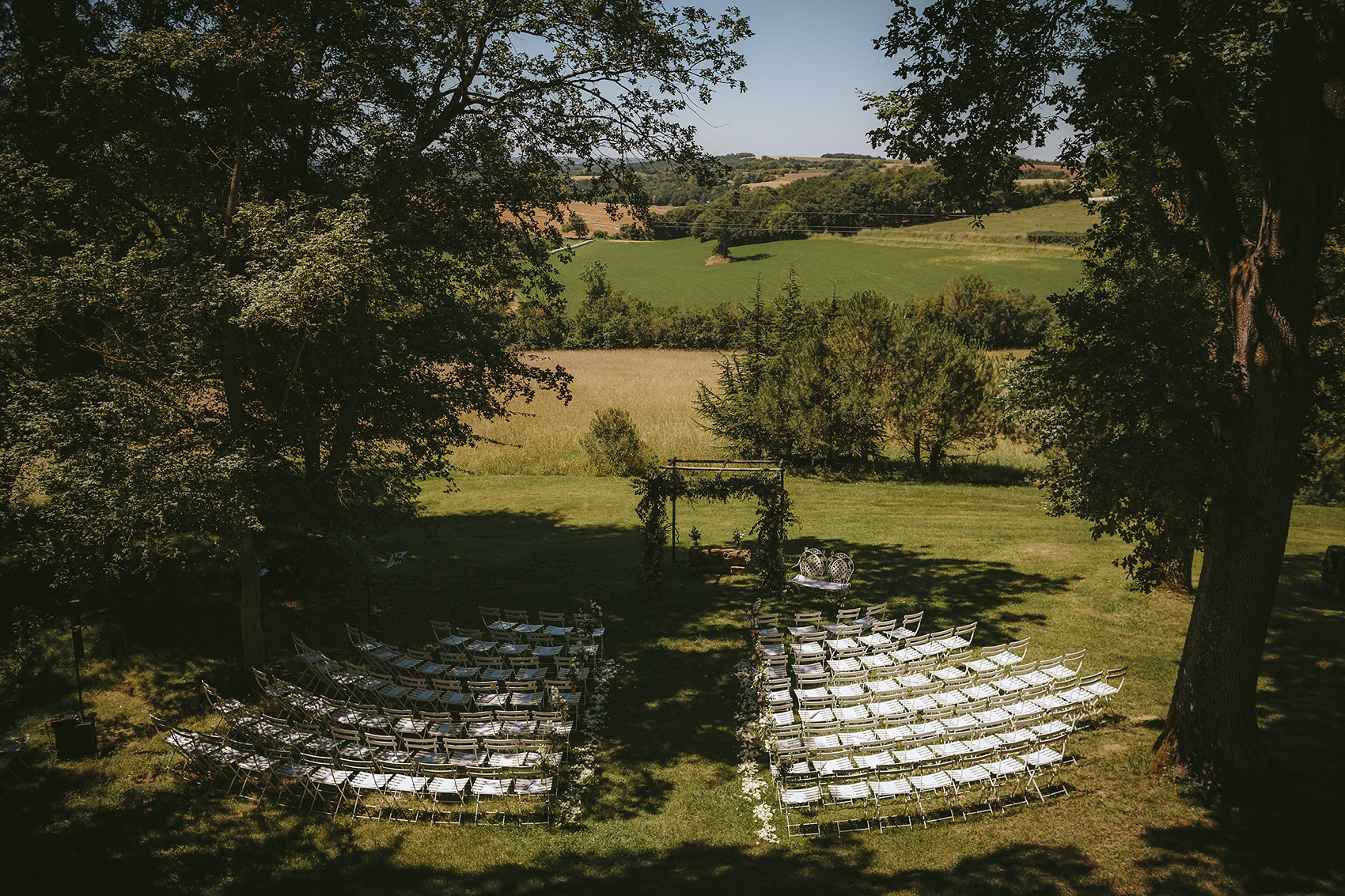 10 Pool party wedding France Chateau de Lartigolle