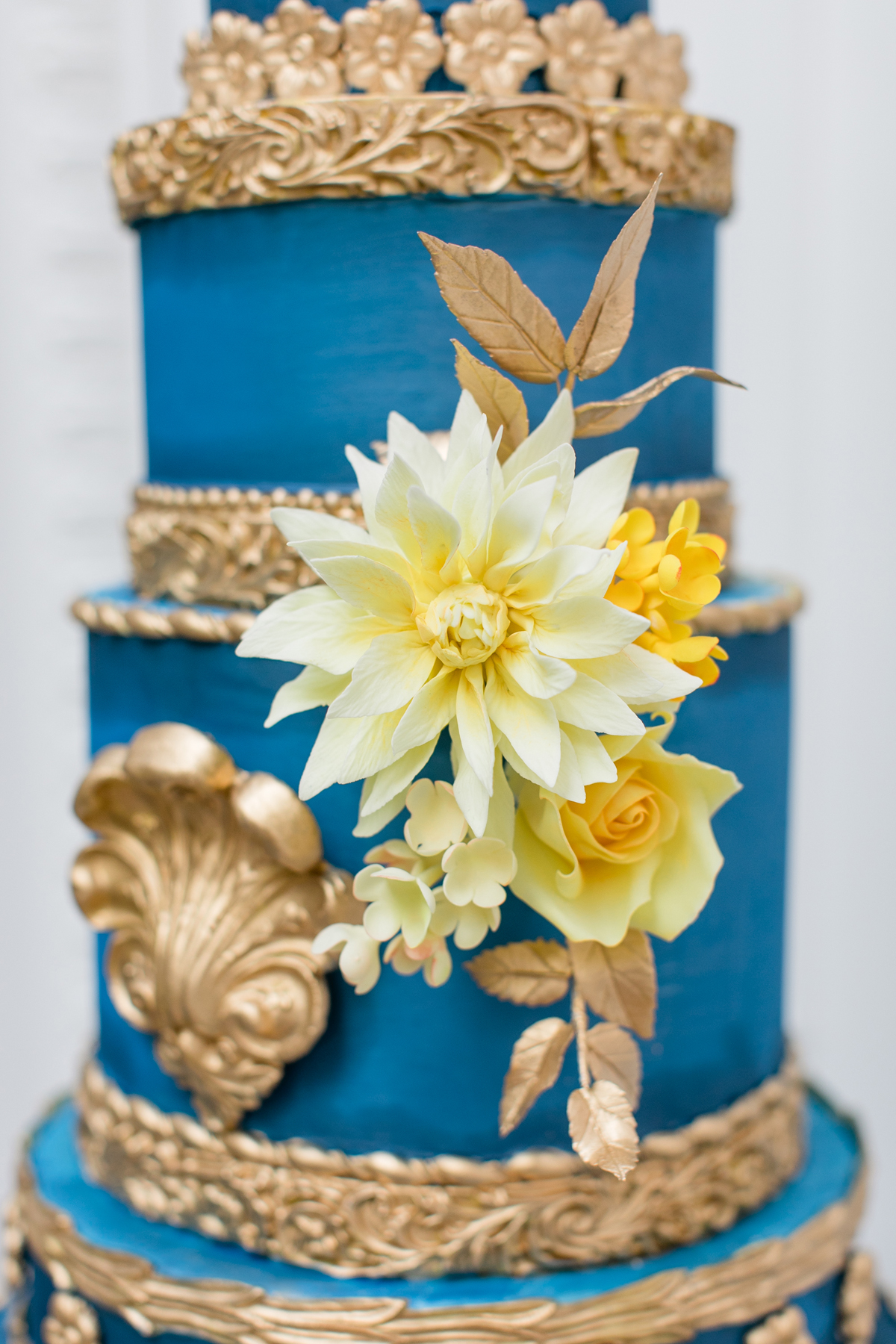 4 Opulent yellow wedding ideas Van Gogh inspired