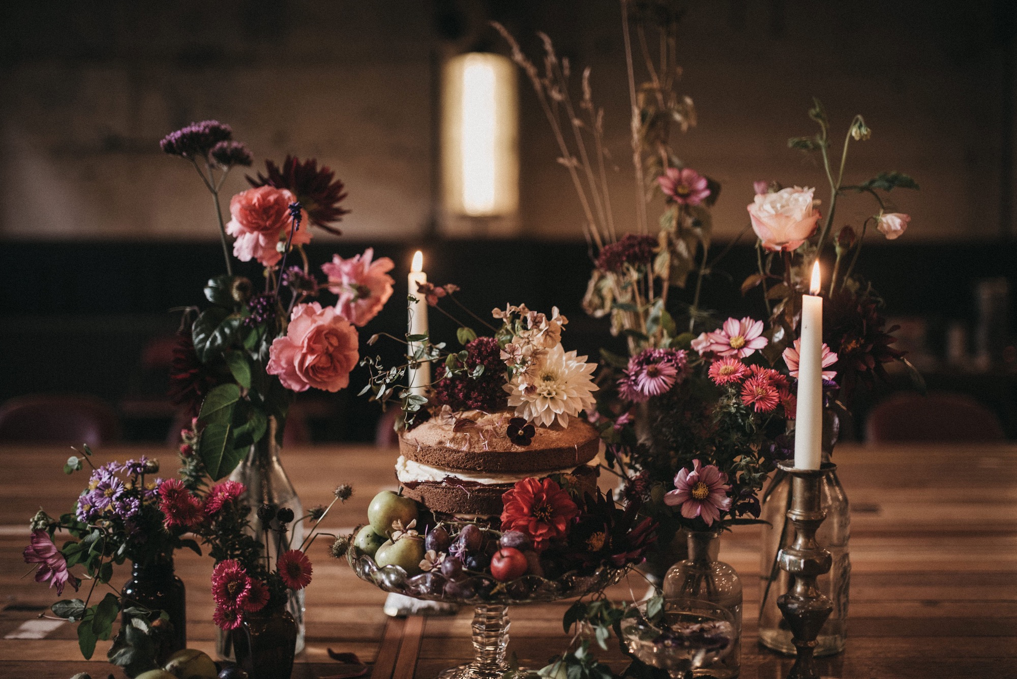 Autumn wedding cake flowers