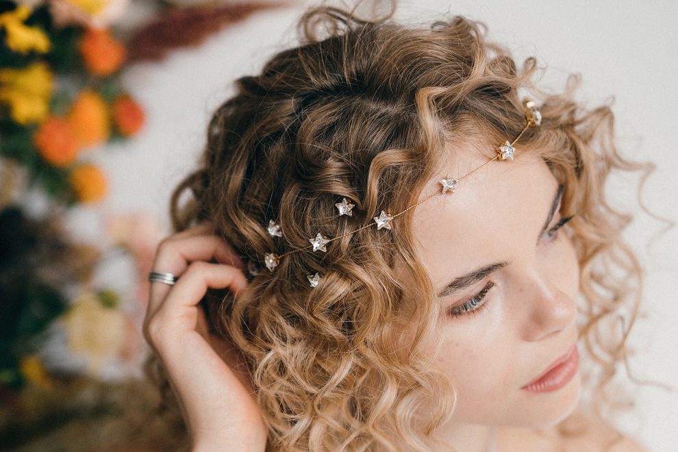 How To Style Wedding Hair Accessories With Curly Hair, Debbie Carlisle + Top Hair Care Tips for Curly Haired Brides 7 curly haired brides debbie carlisle accesories