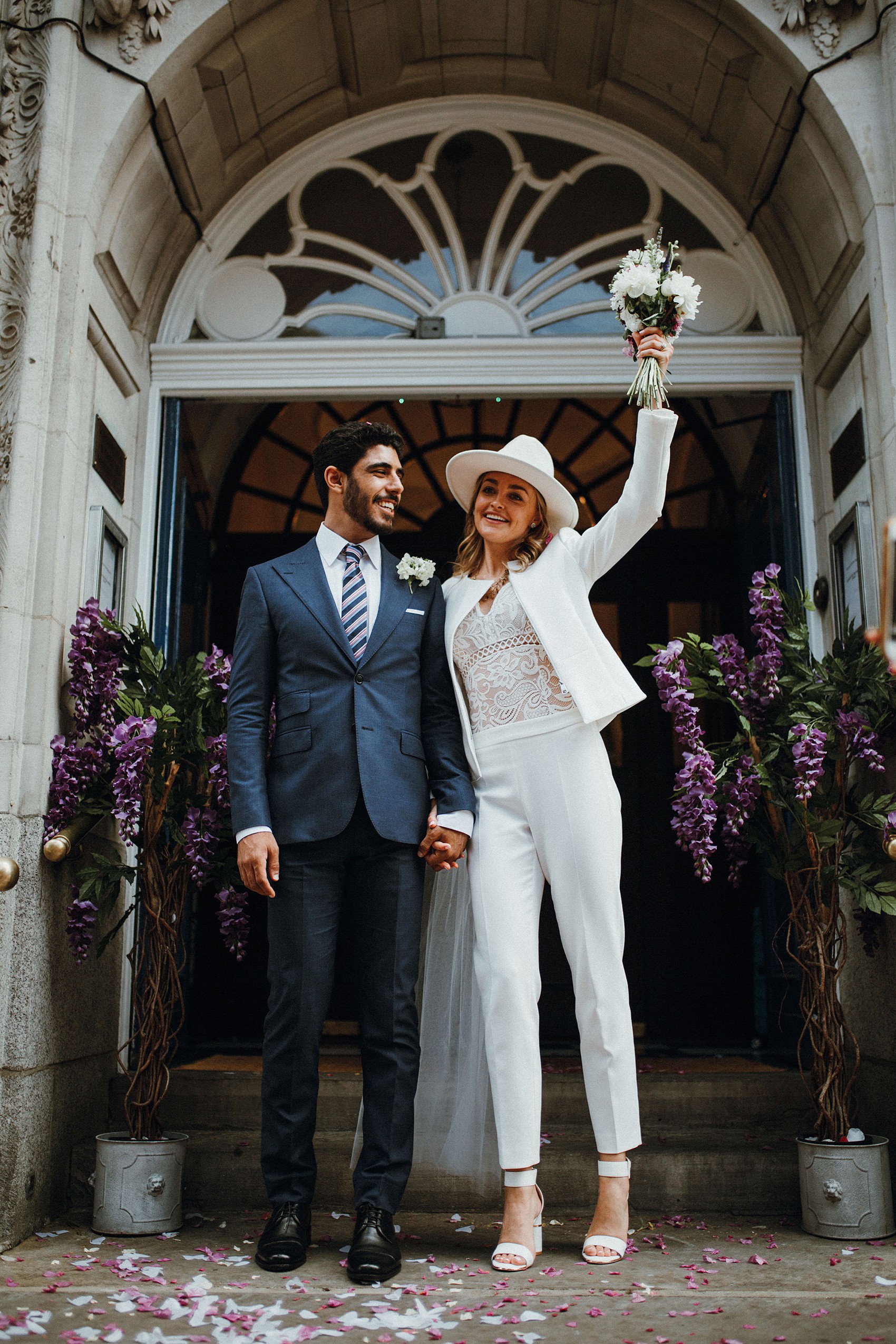 18 Bride in trousers fedora