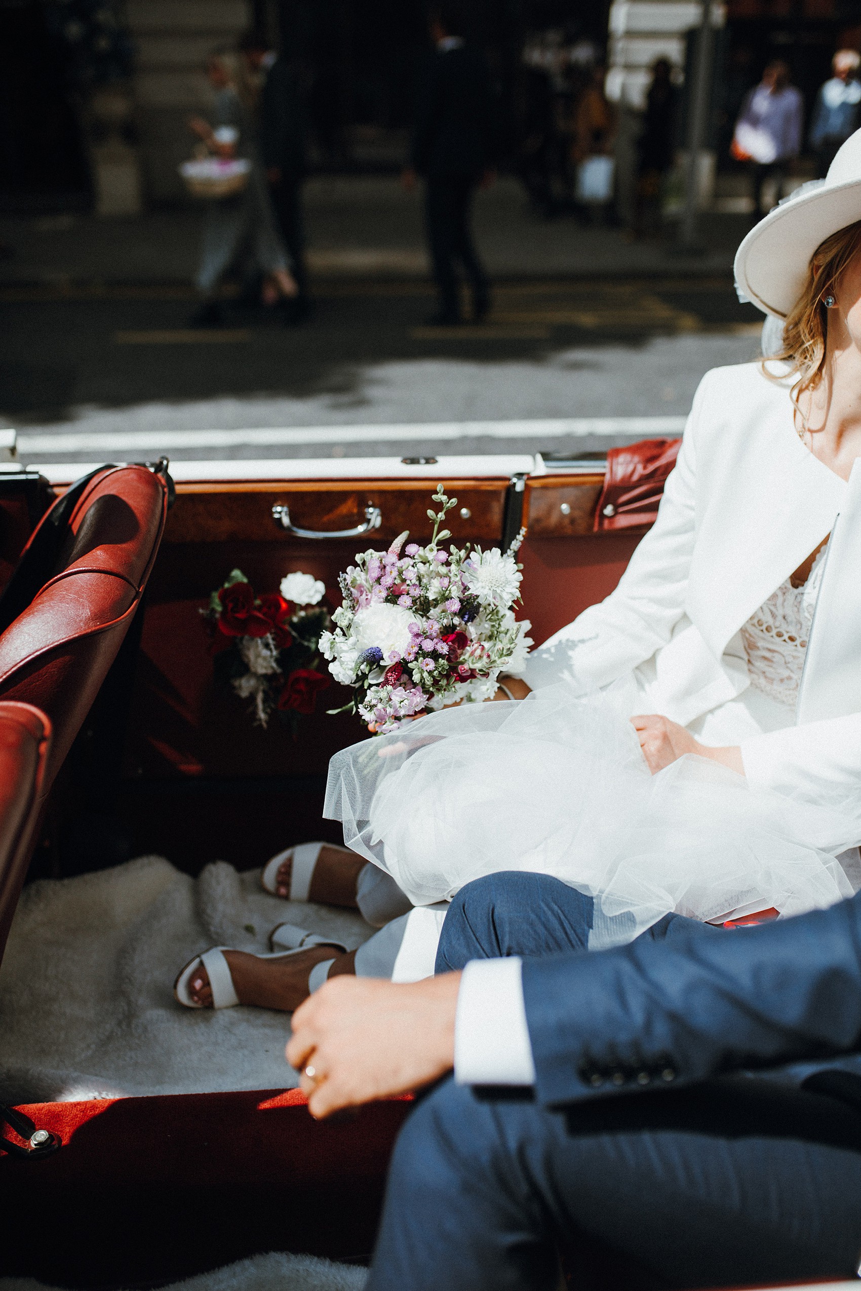 22 Bride in trousers fedora