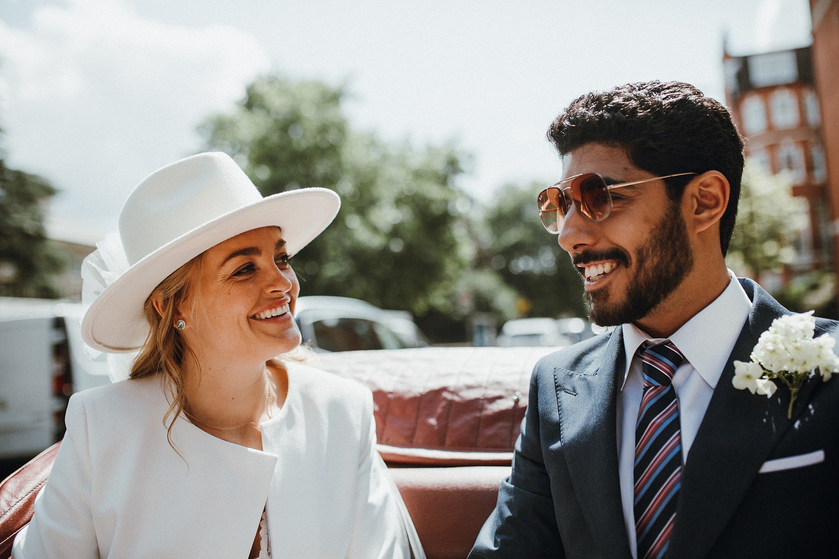 23 Bride in trousers fedora