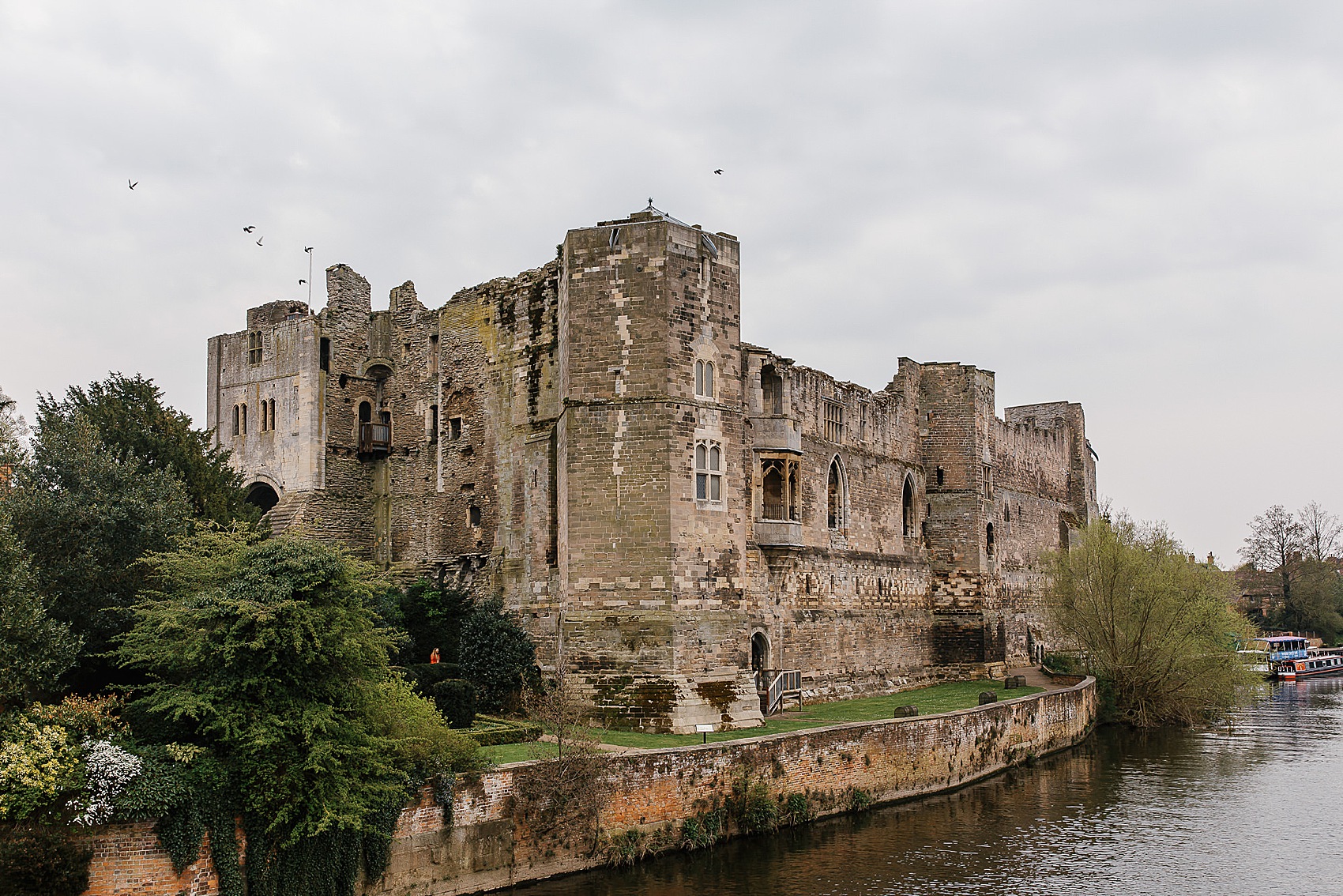 Black tie stylish castle wedding 6 - Black Tie + Blush For A Glamorous Wedding in a Historic Castle Setting Black tie stylish castle wedding 6