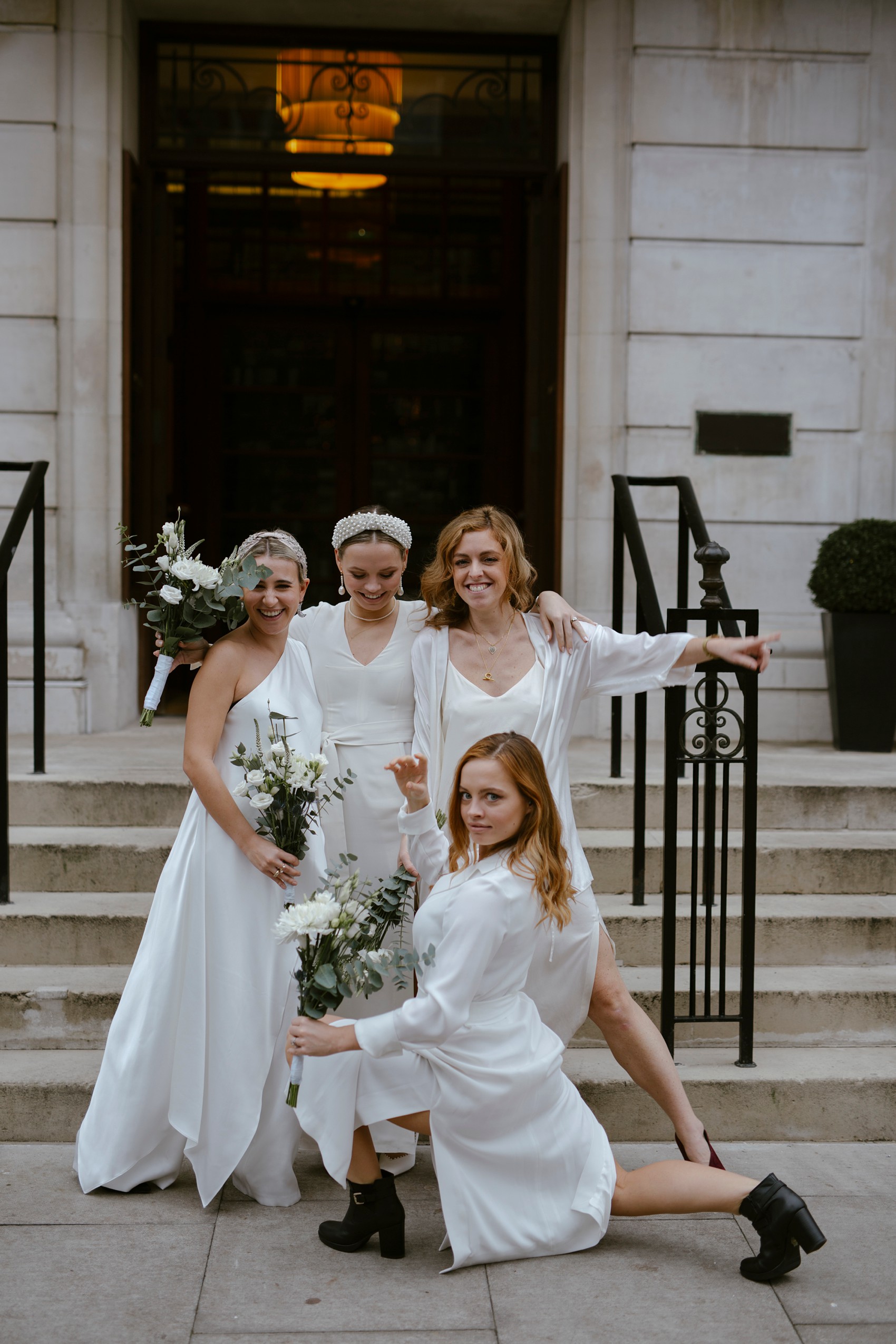 Modern bride Lele Sadhoughi pearl headband 17