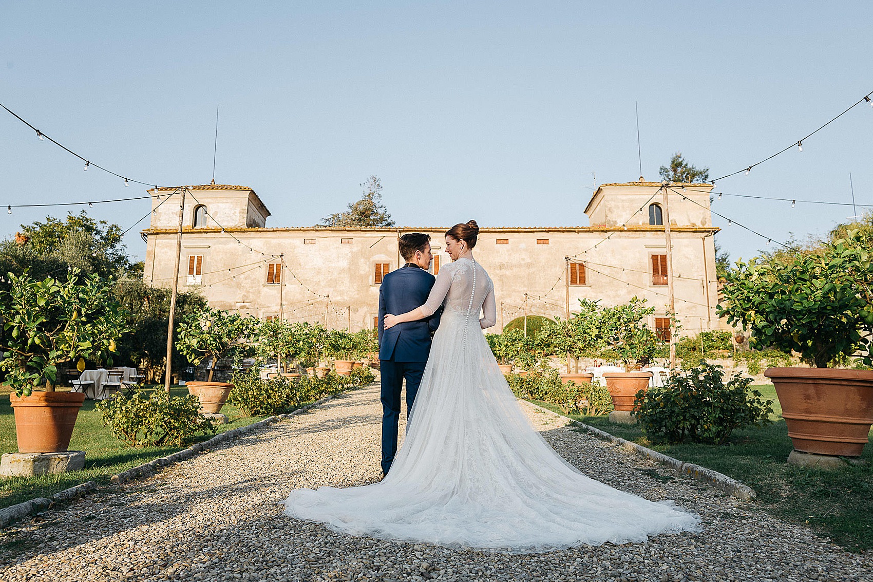 Vera Wang tuxedo wedding in Tuscany 27