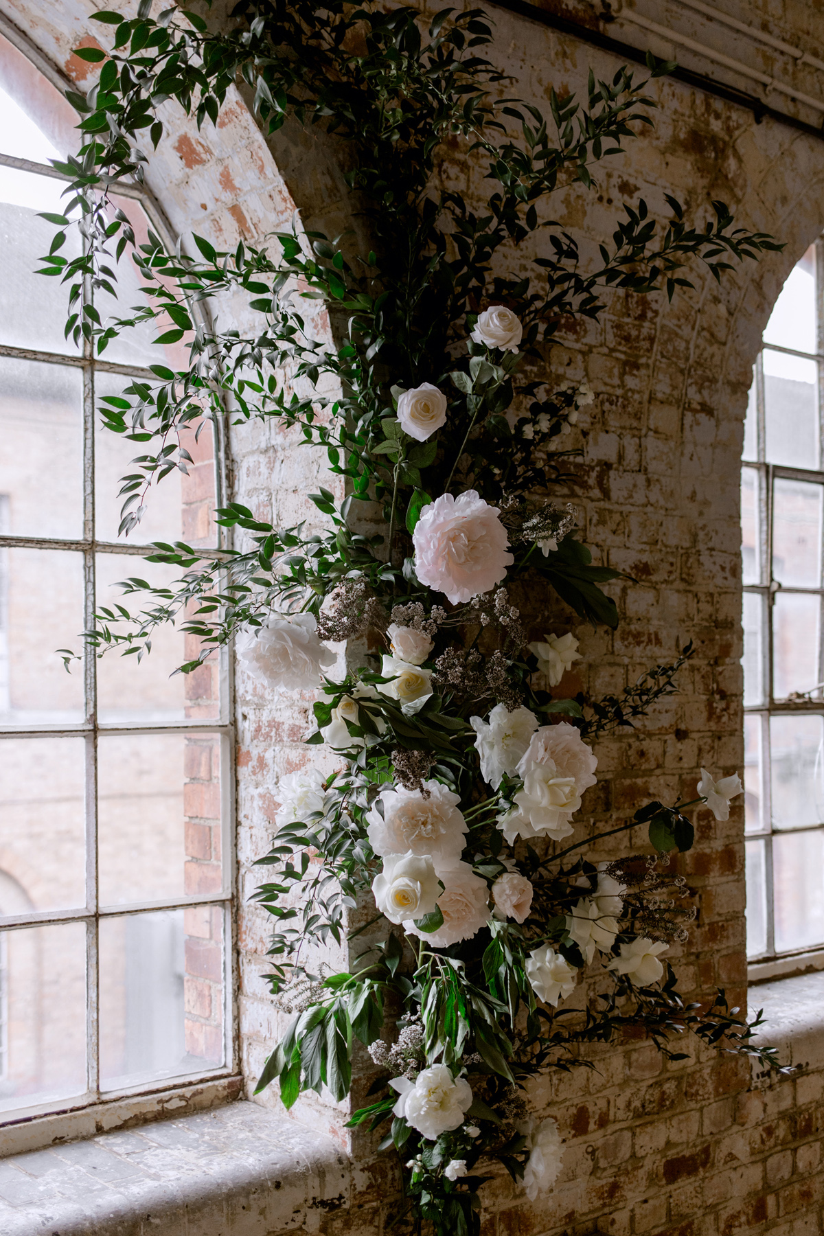 Modern white wedding 80