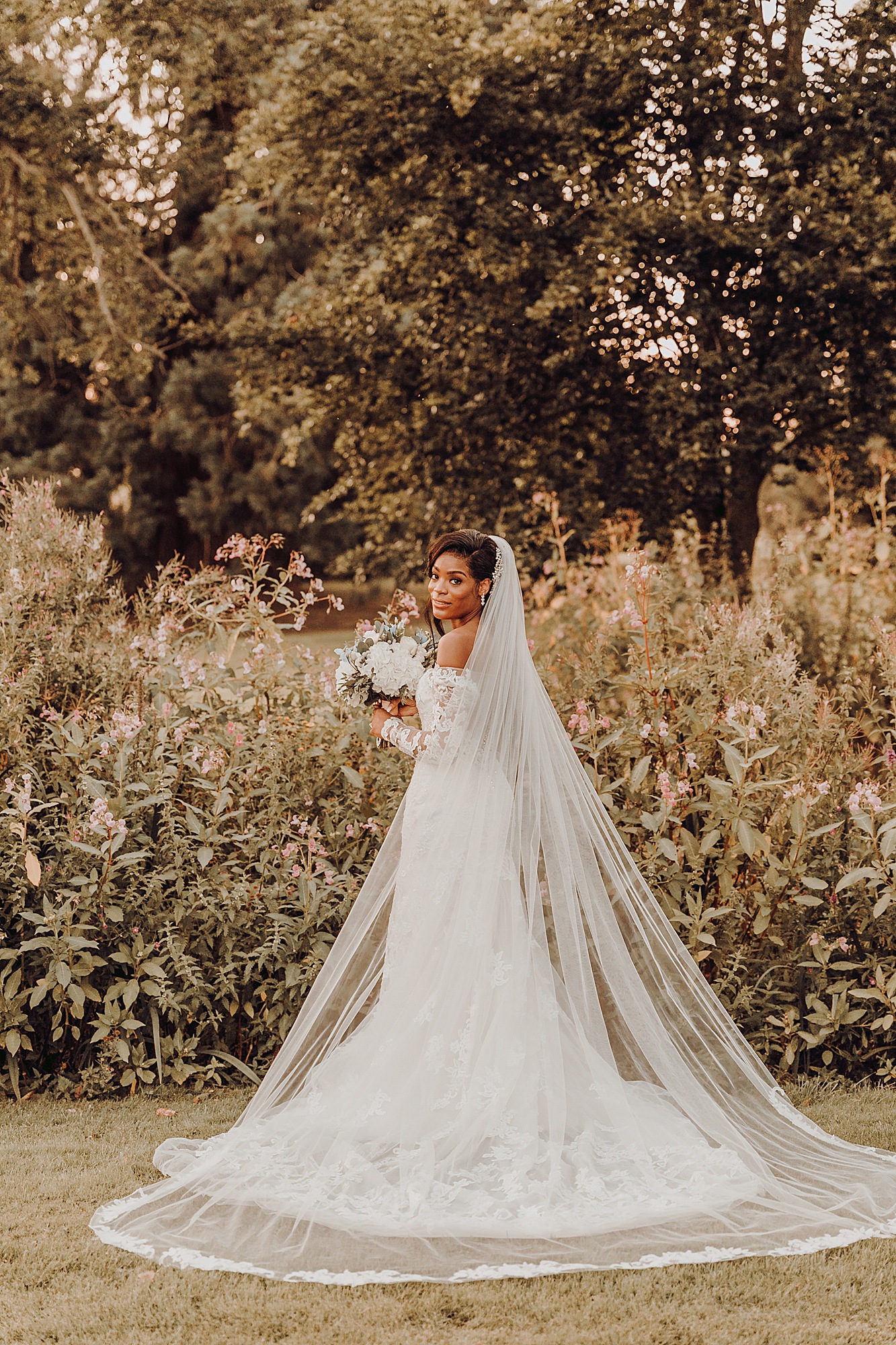 Sophia Tolli modern vintage country house Hampshire wedding 34