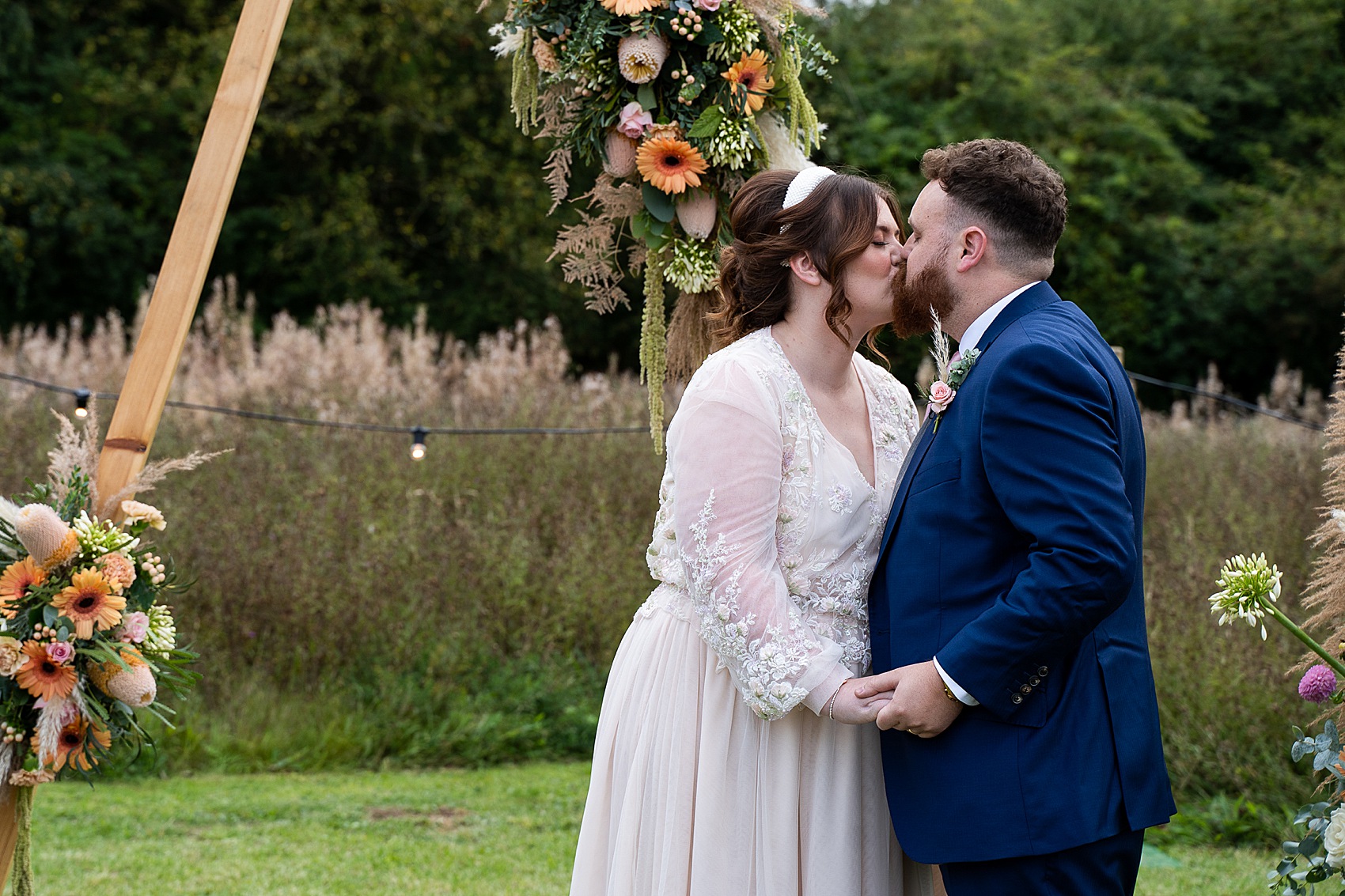 25 Vix Meldrew meadow wedding