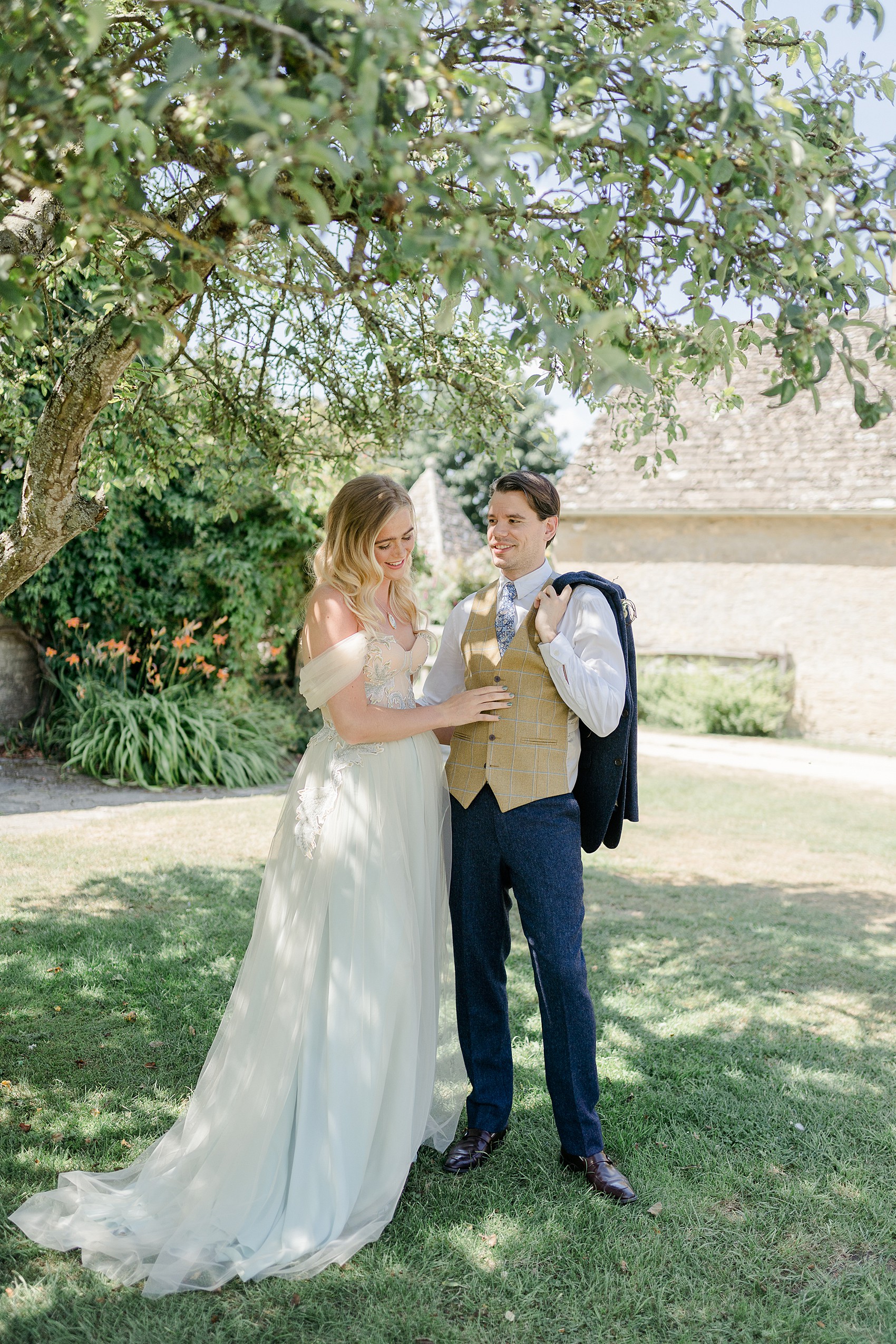 26 William Morris inspired wedding editorial