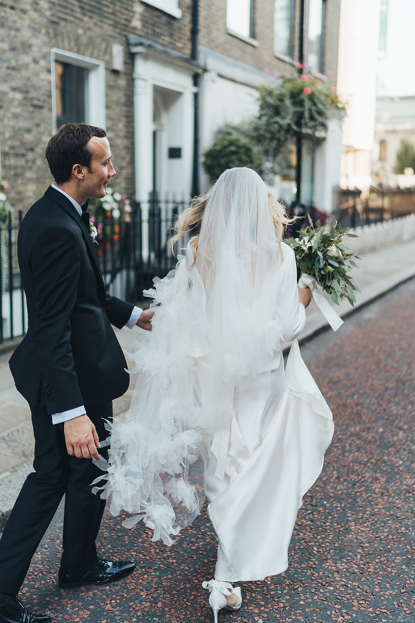 28 Halfpenny London bride city wedding