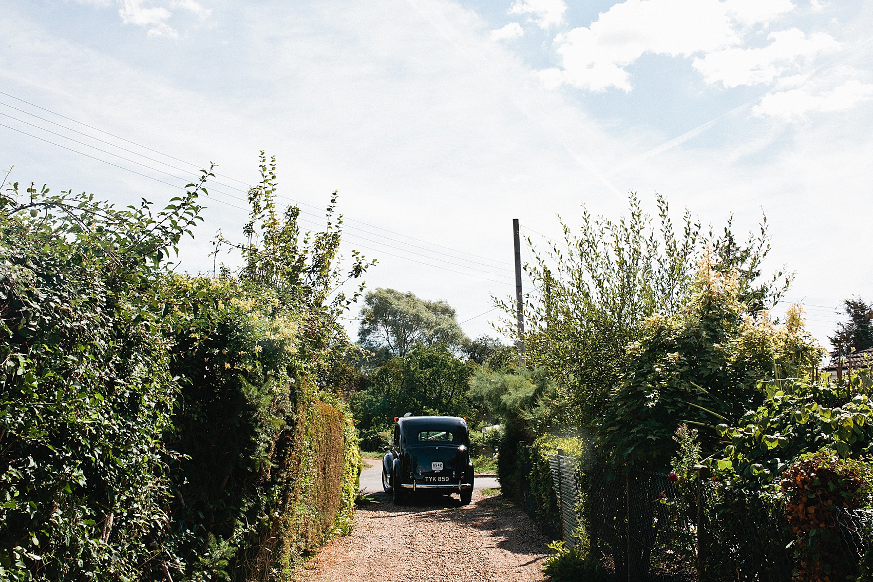 6 Suzanne Neville florist bride