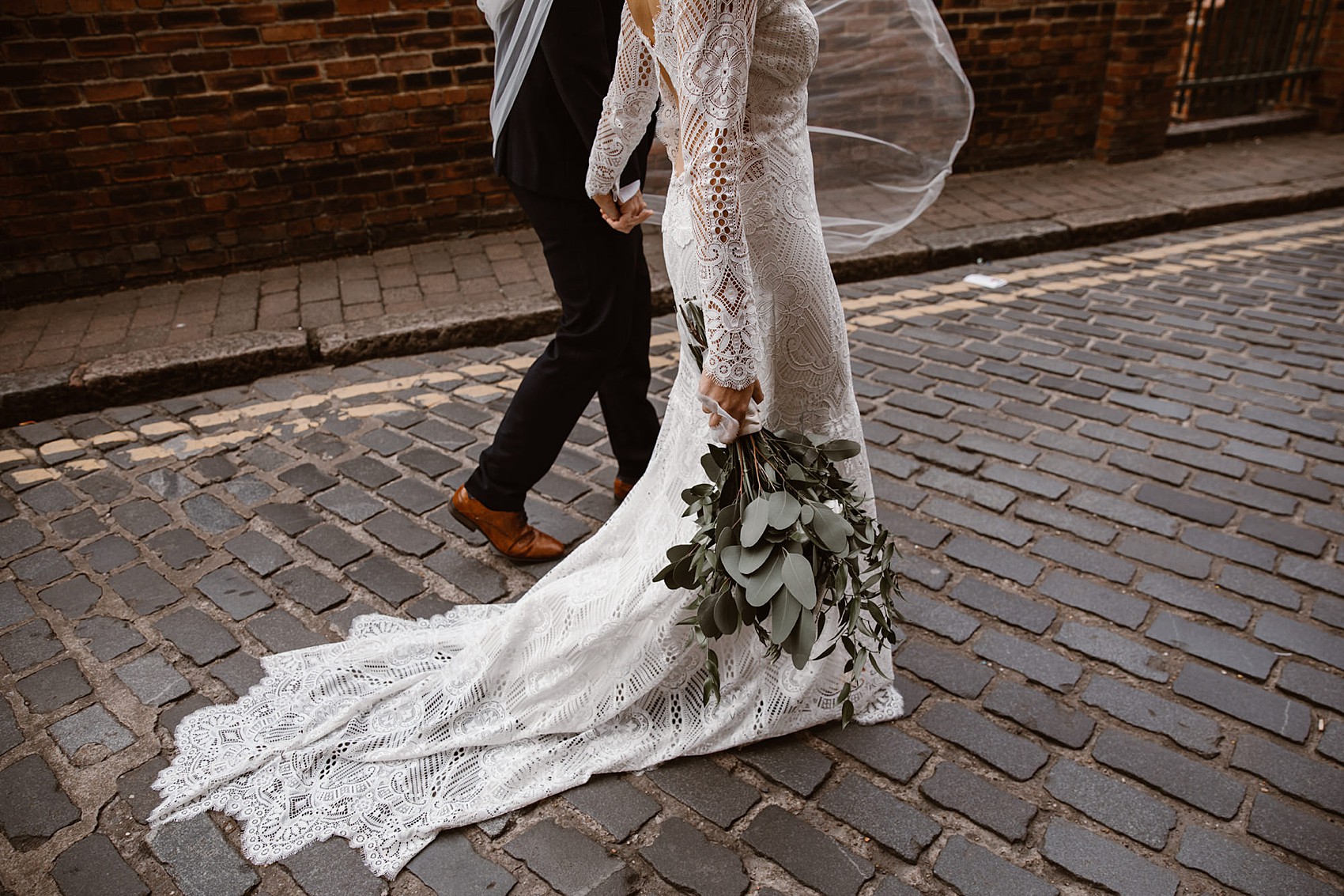 Claire Pettibone modern urban wedding 38