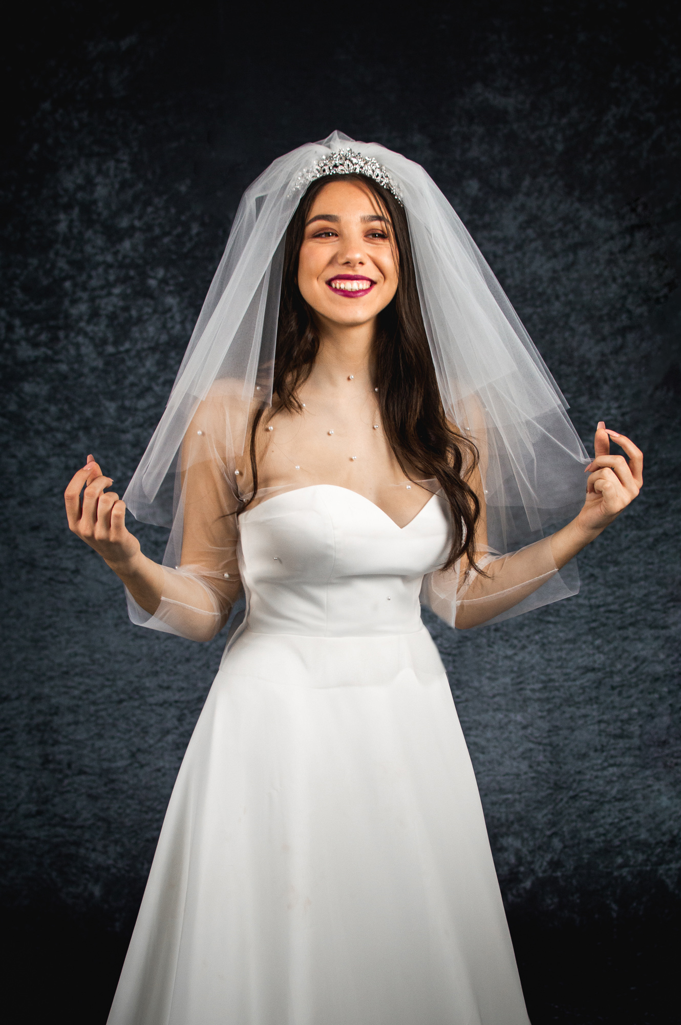 PRISCILLA – 1960s inspired short bouffant wedding veil with a cut edge 2