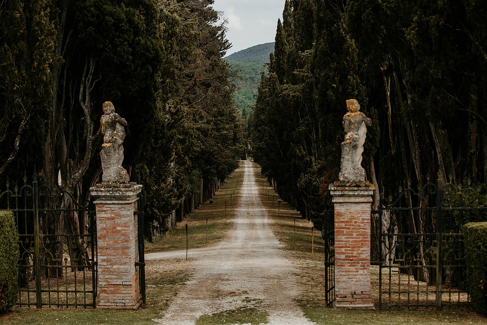 Suzanne Neville pregnant bride Tuscany wedding 1