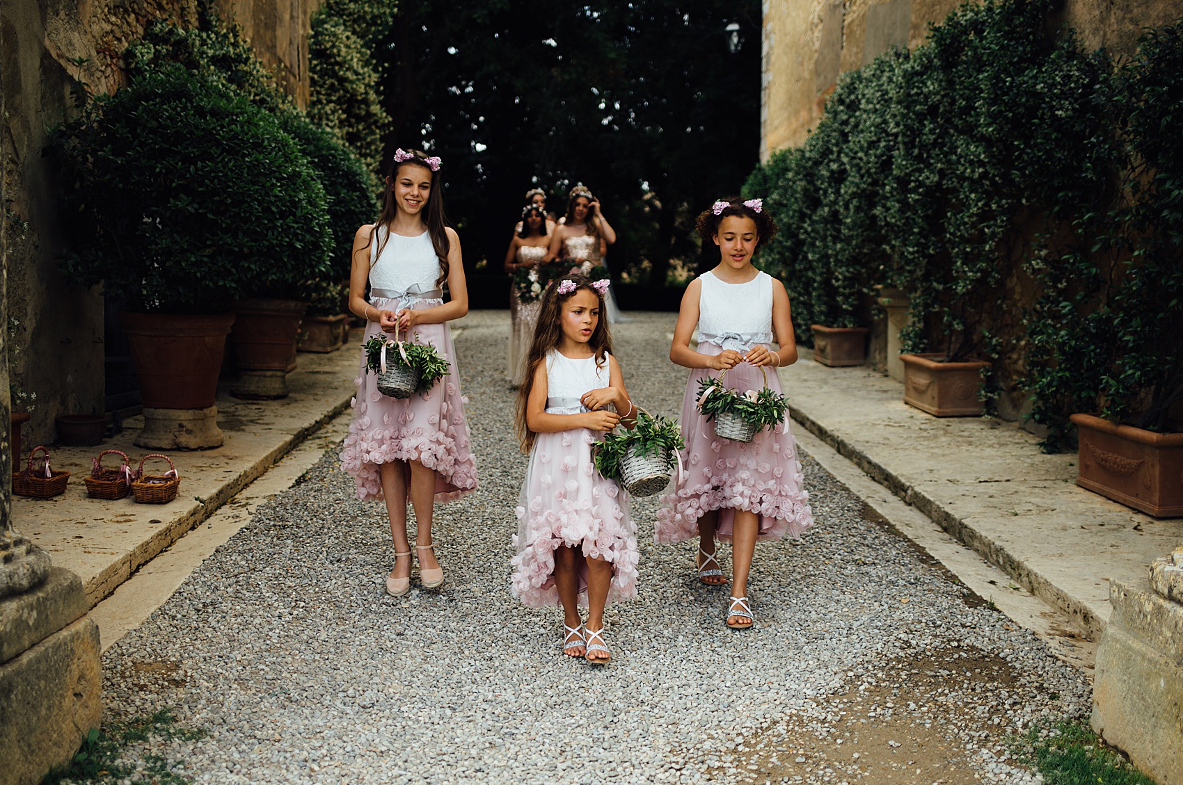 Suzanne Neville pregnant bride Tuscany wedding 22