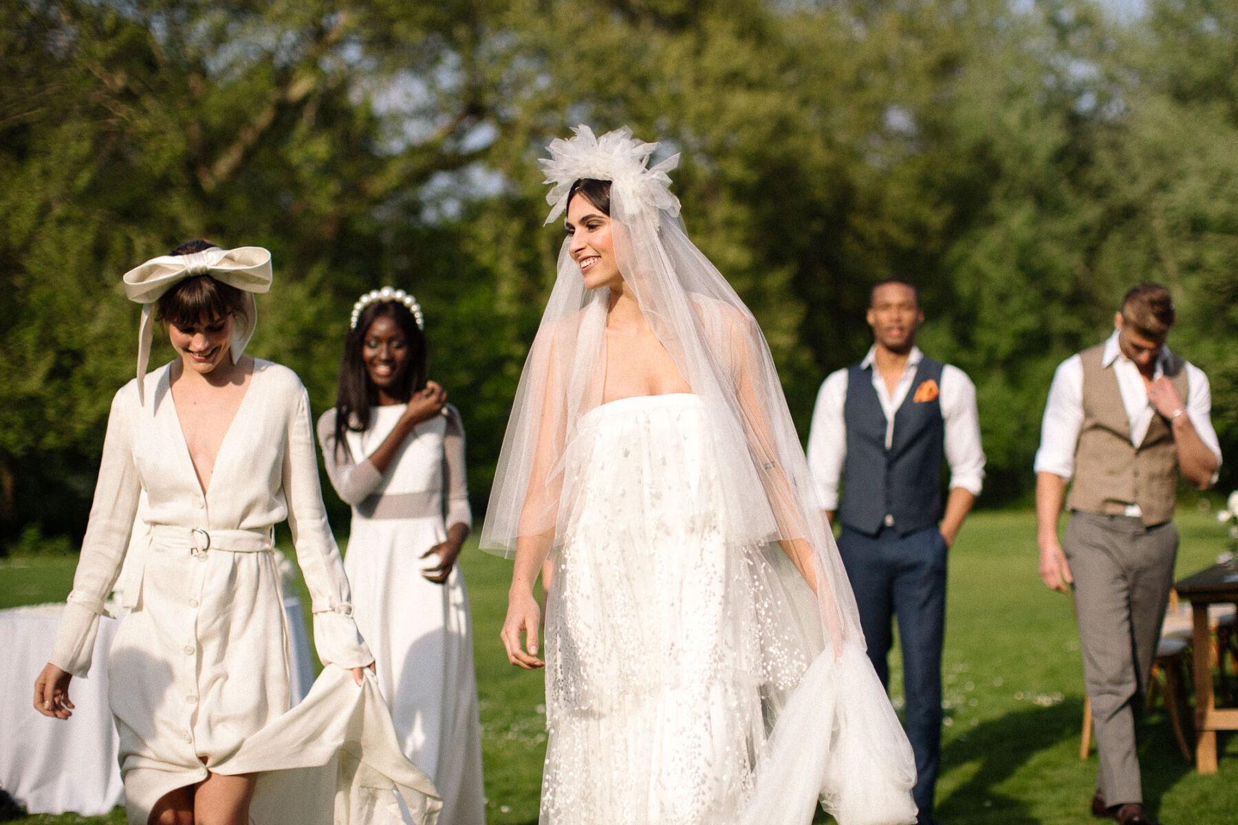 36 Chic effortless modern bridal