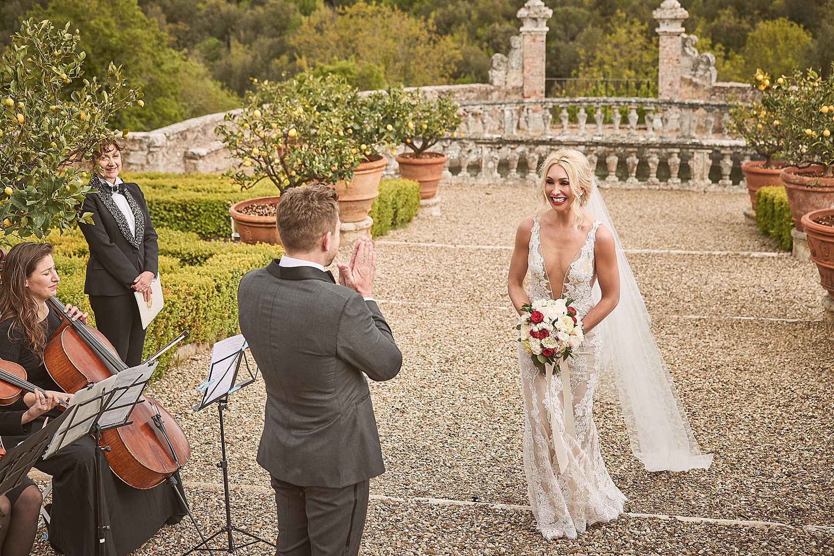 Intimate vow renewal Italy 14