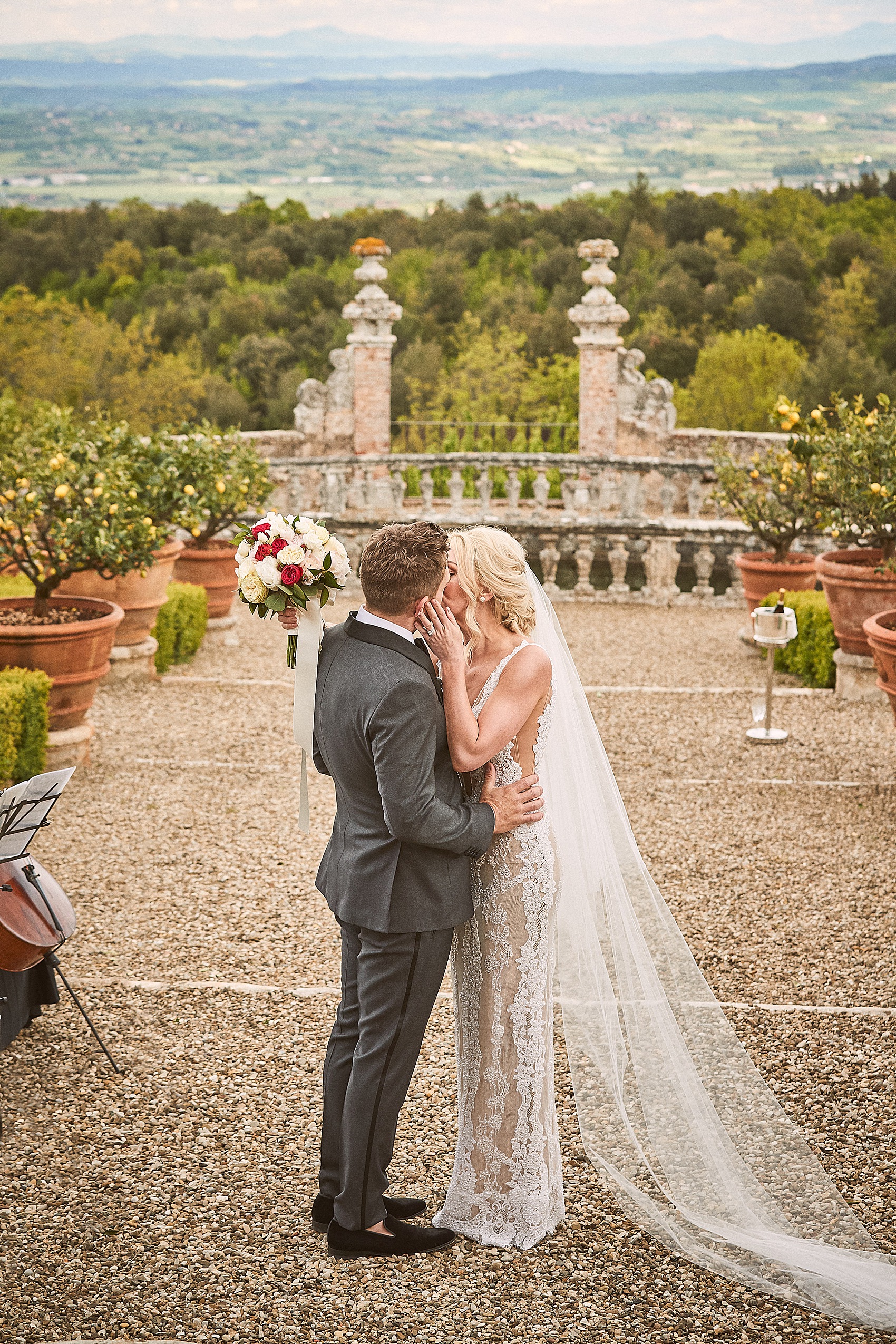 Intimate vow renewal Italy 21