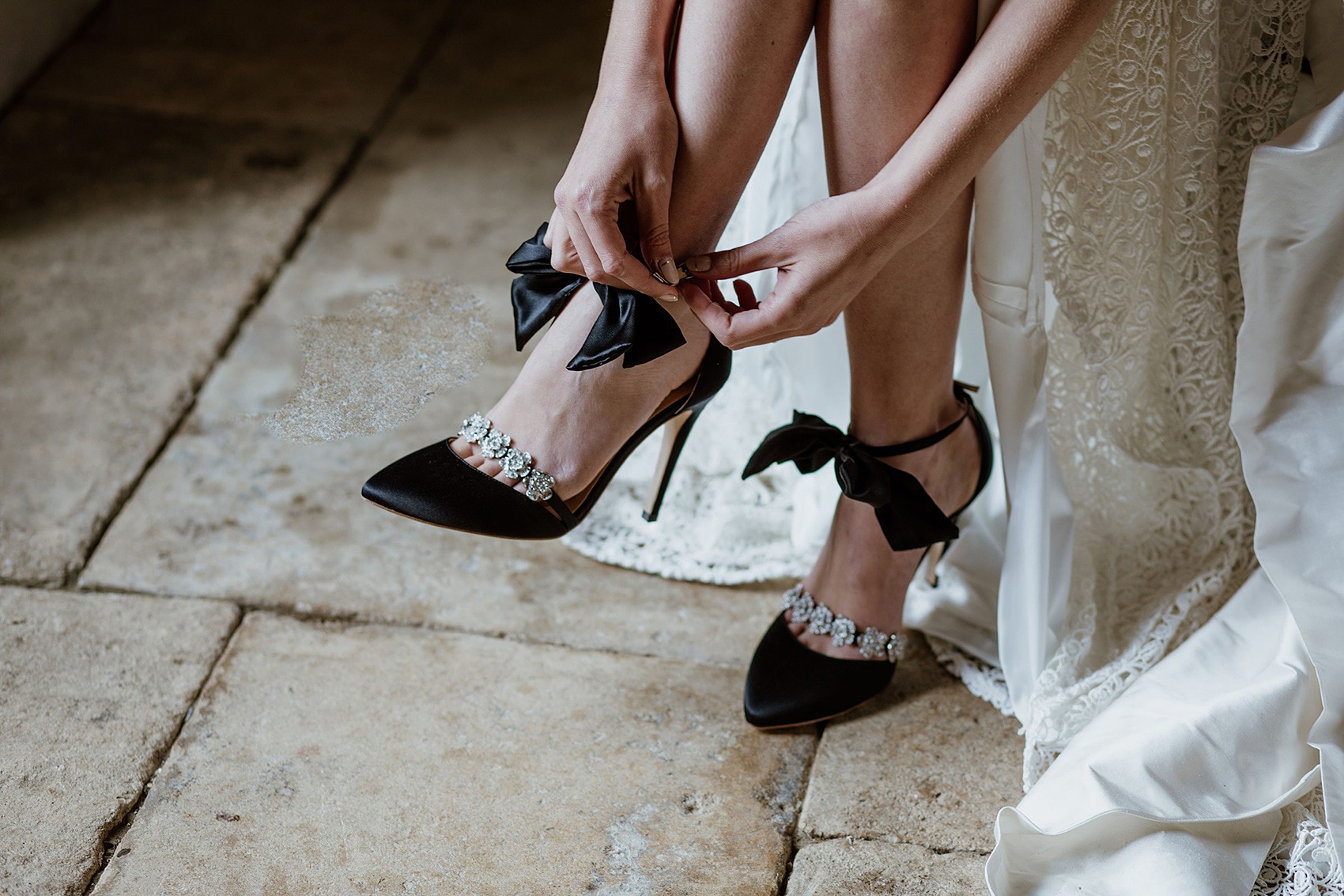 Naomi Neoh bride Euridge Manor wedding venue Cotswolds 26
