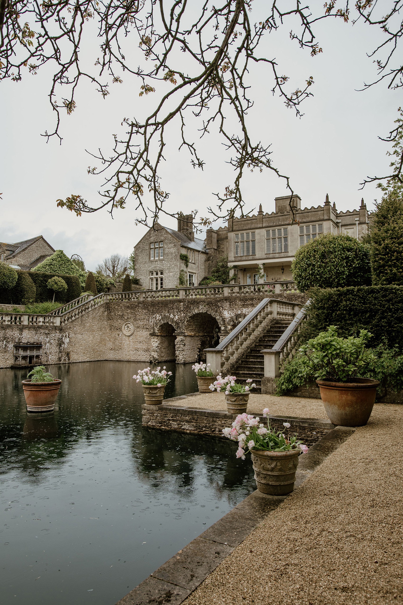 Naomi Neoh bride Euridge Manor wedding venue Cotswolds 34