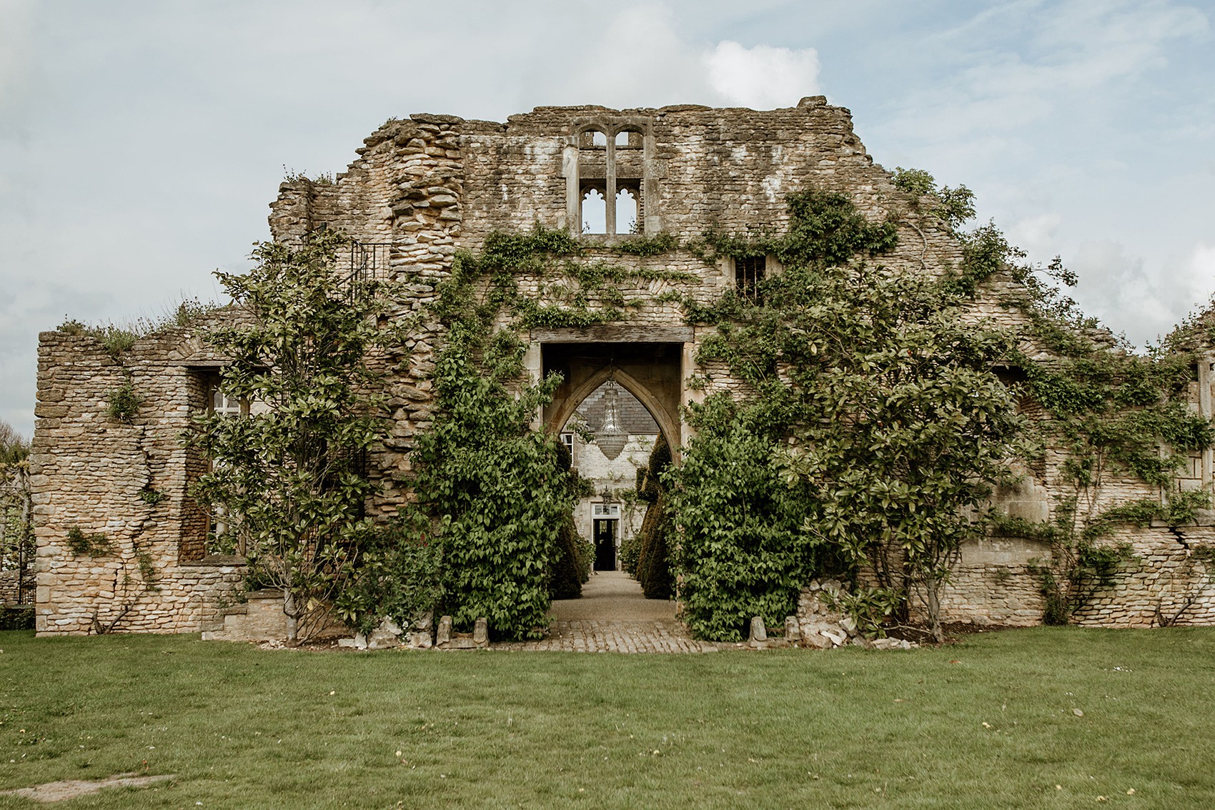 Naomi Neoh bride Euridge Manor wedding venue Cotswolds 48