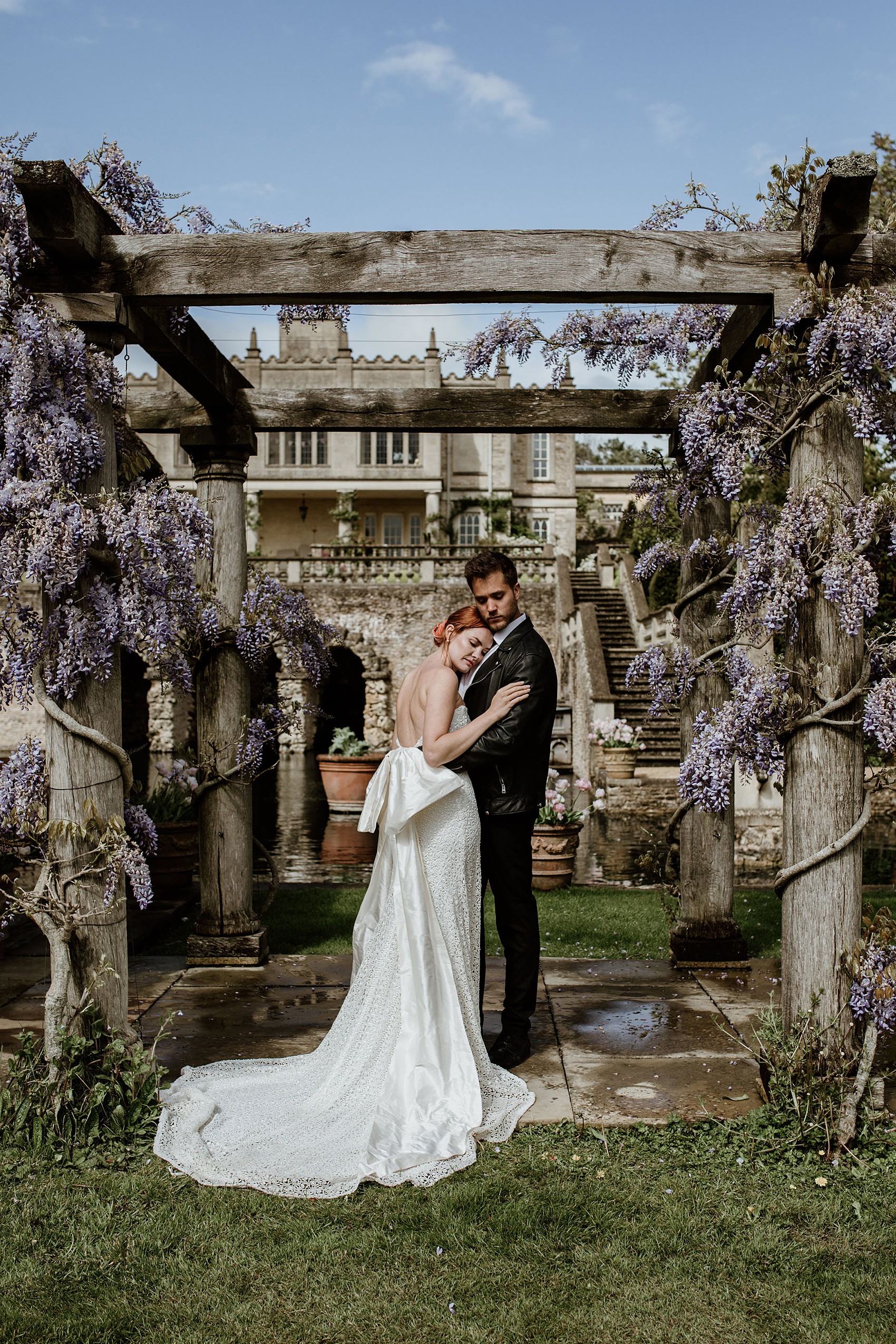 Naomi Neoh bride Euridge Manor wedding venue Cotswolds 6