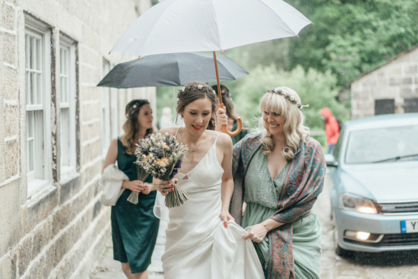 A Topshop Wedding Dress, Dried Flower Bouquet & Street Food, for a Sustainable & Environmentally Friendly Wedding