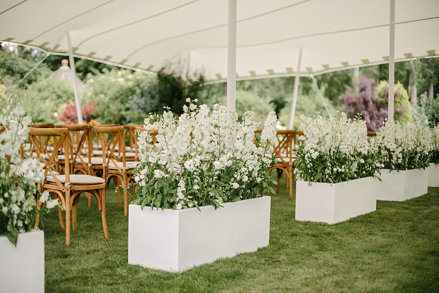 11 Classic Elegant outdoor wedding Suzanne Neville