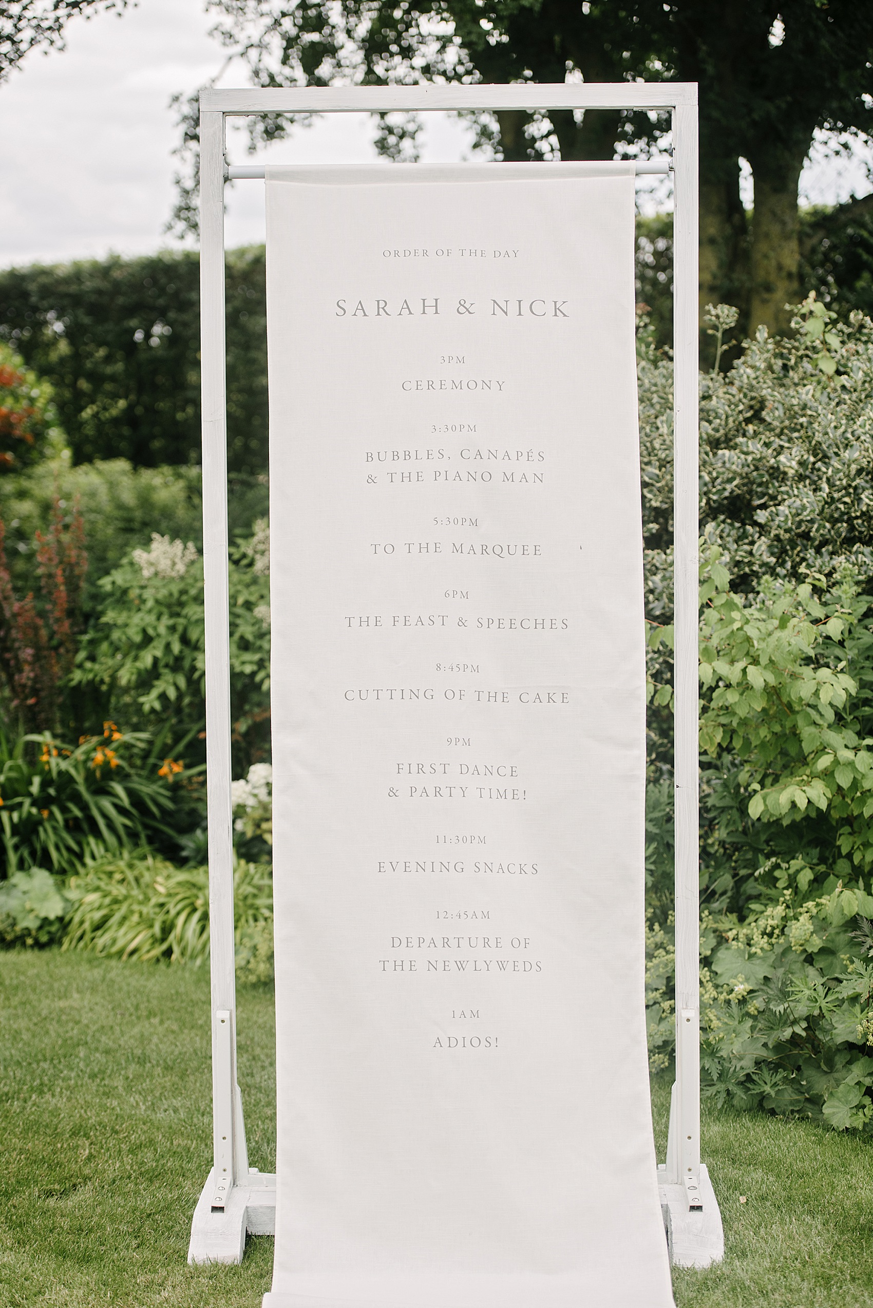 12 Classic Elegant outdoor wedding Suzanne Neville