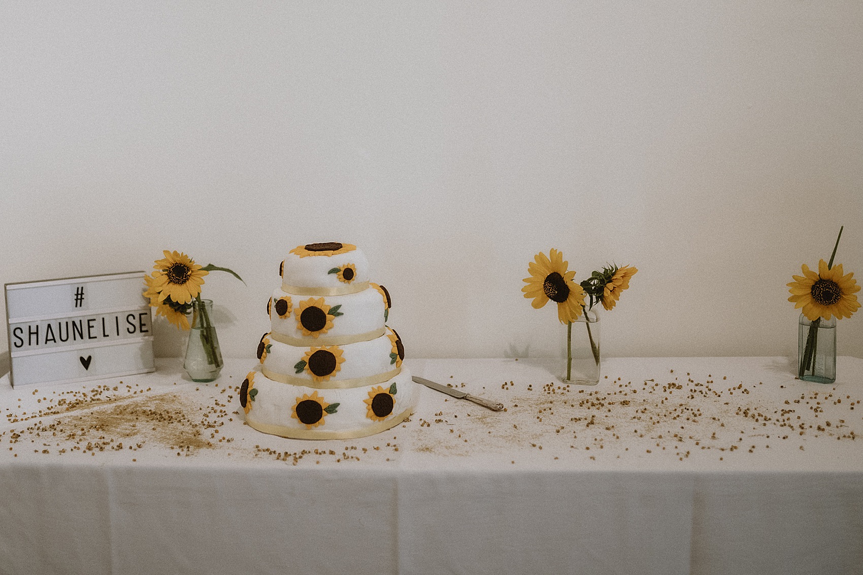 1960s inspired wedding sunflowers 19