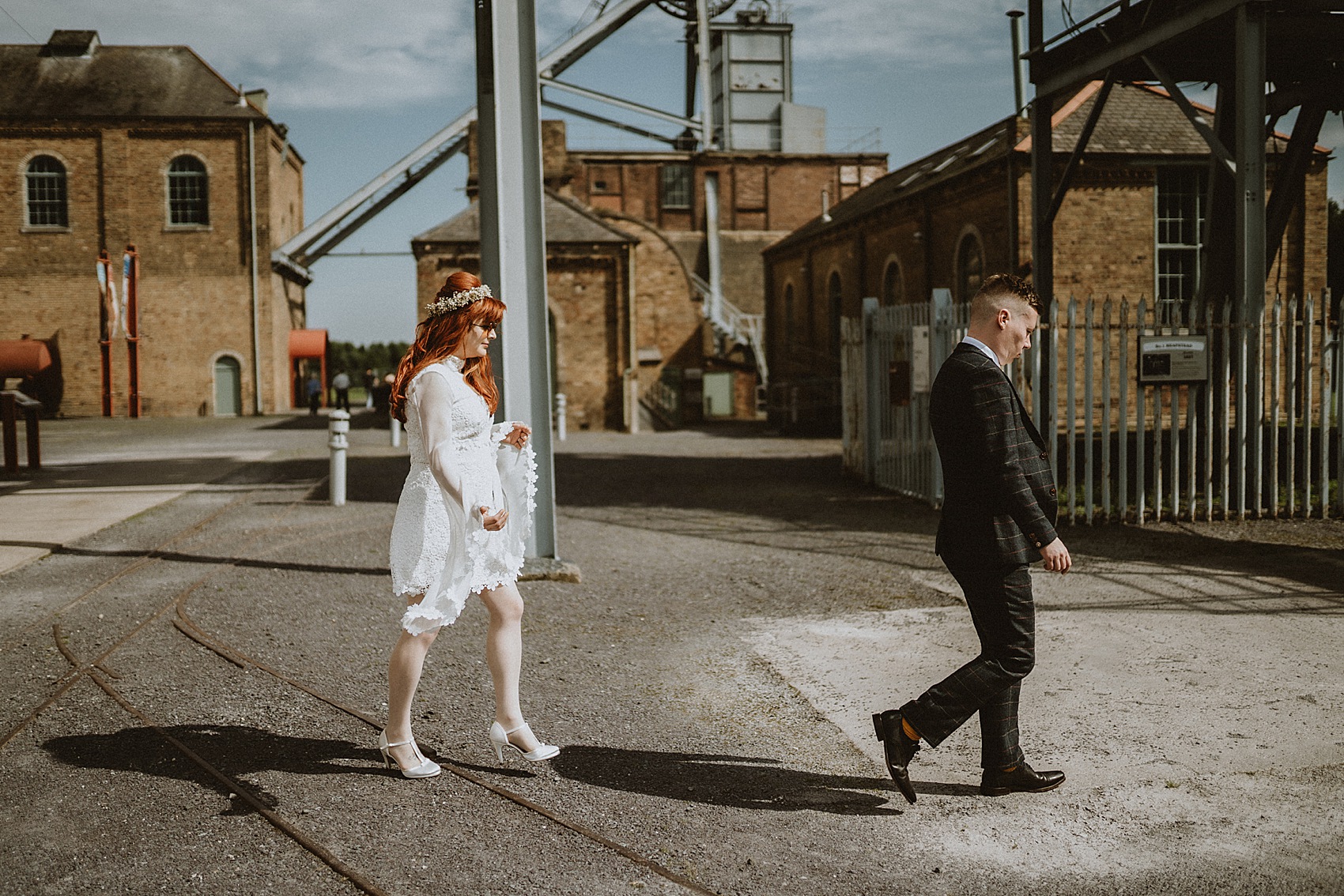 1960s inspired wedding sunflowers 27