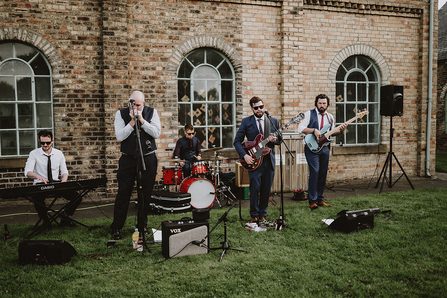 1960s inspired wedding sunflowers 41