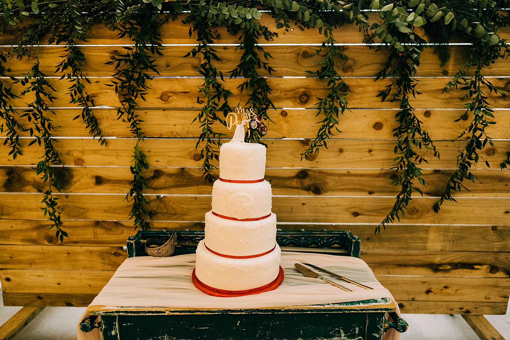 Cosy Autumn Candlelit Scottish Wedding 42