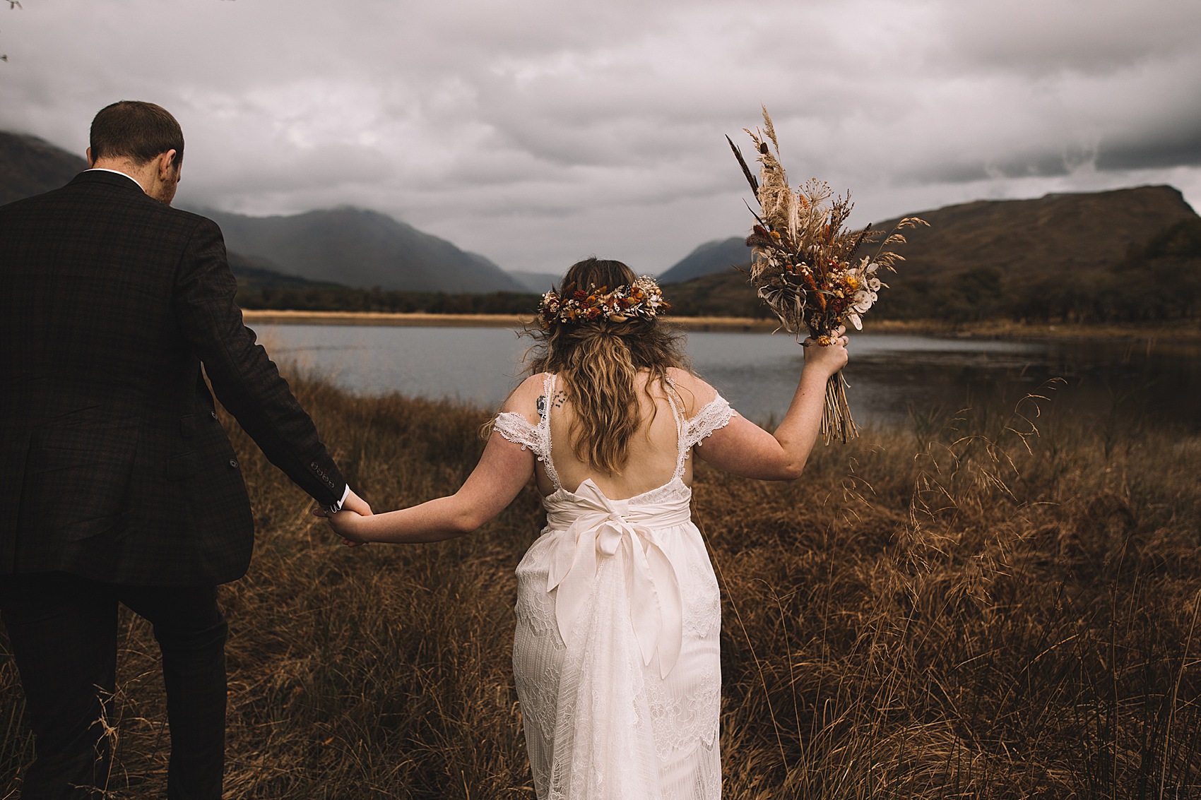 Atmostpheric Autumn Scottish Loch wedding 33