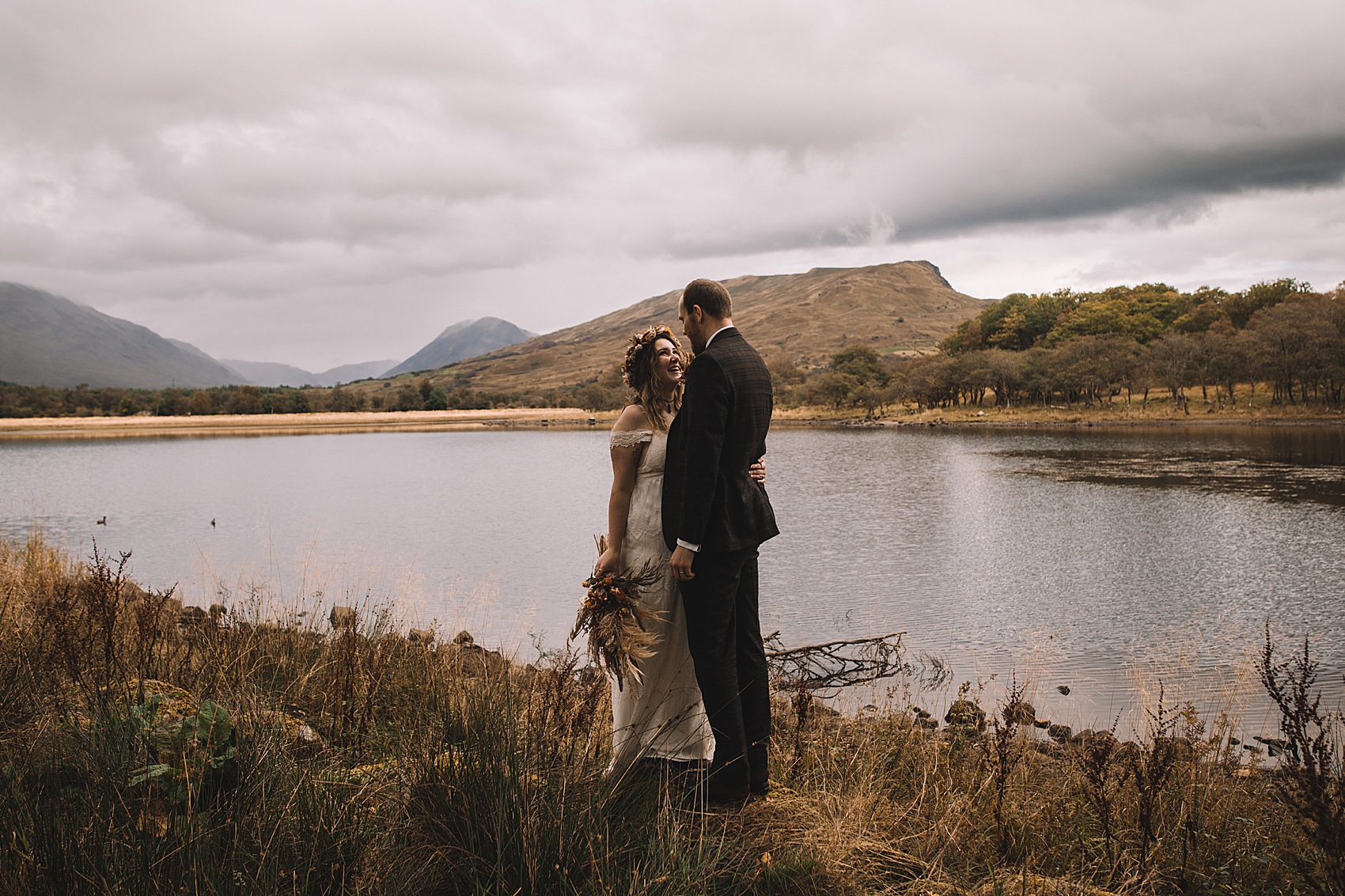 Atmostpheric Autumn Scottish Loch wedding 34