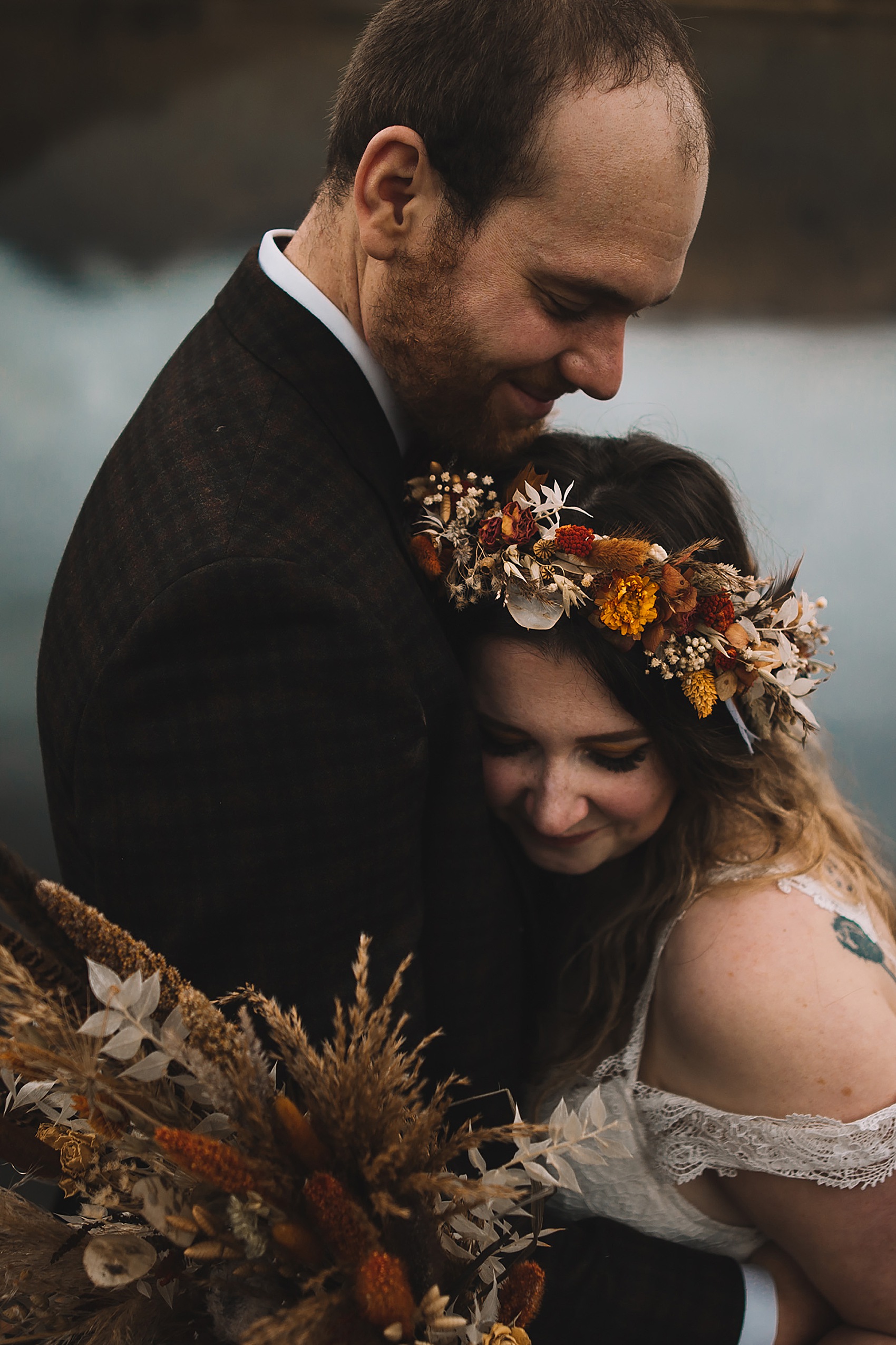 Atmostpheric Autumn Scottish Loch wedding 37