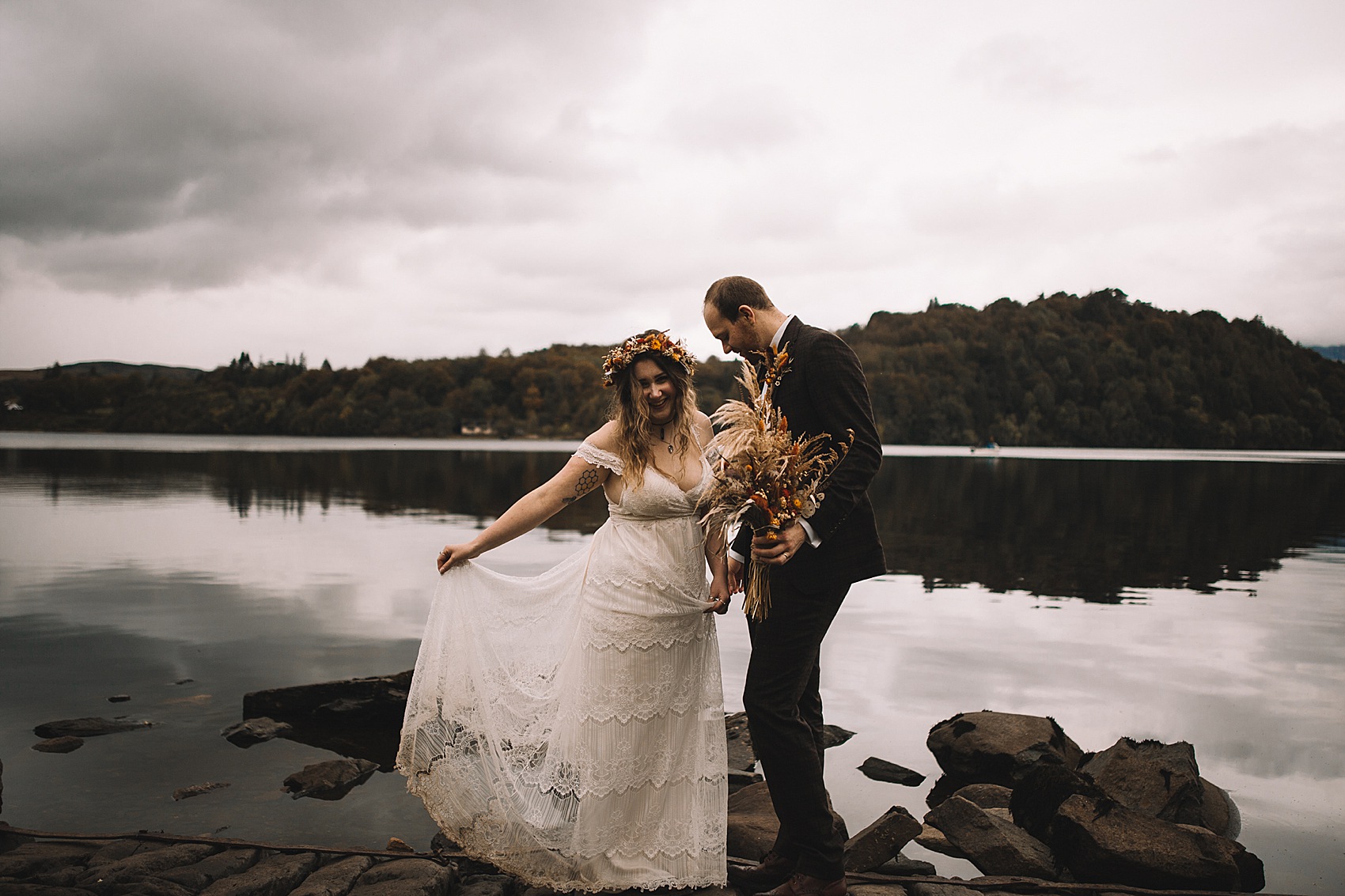 Atmostpheric Autumn Scottish Loch wedding 40