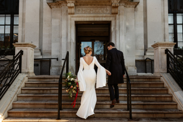 A Sassi Holford Winter Bride and her Elegant London Wedding
