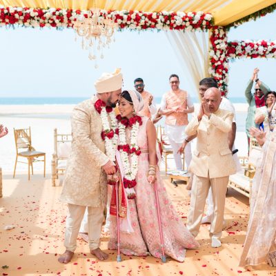 A Hindu Wedding in Goa with a Holy Fire, Colourful Smoke Bombs and an Elegant Black Tie Evening Party