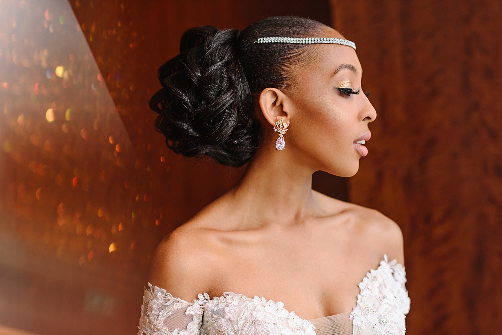 19 Bold Glamorous City Wedding