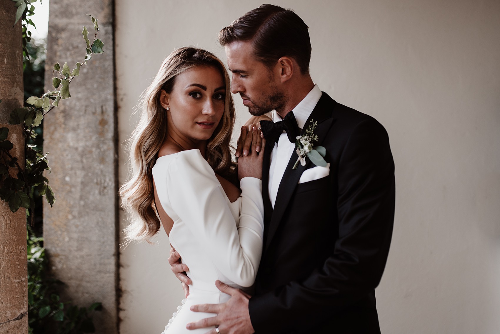 16 Suzanne Neville modern 2021 bride