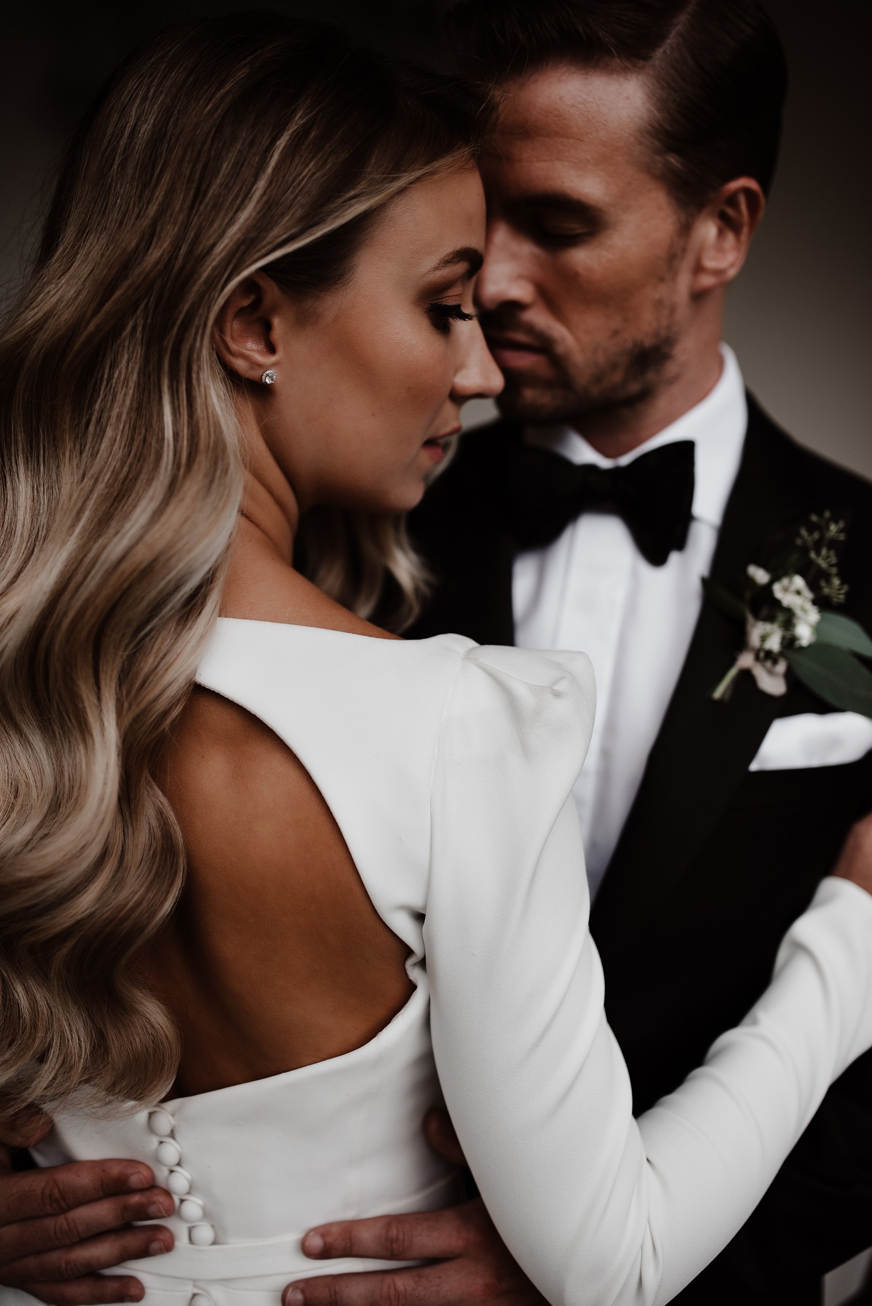 66 Suzanne Neville modern 2021 bride